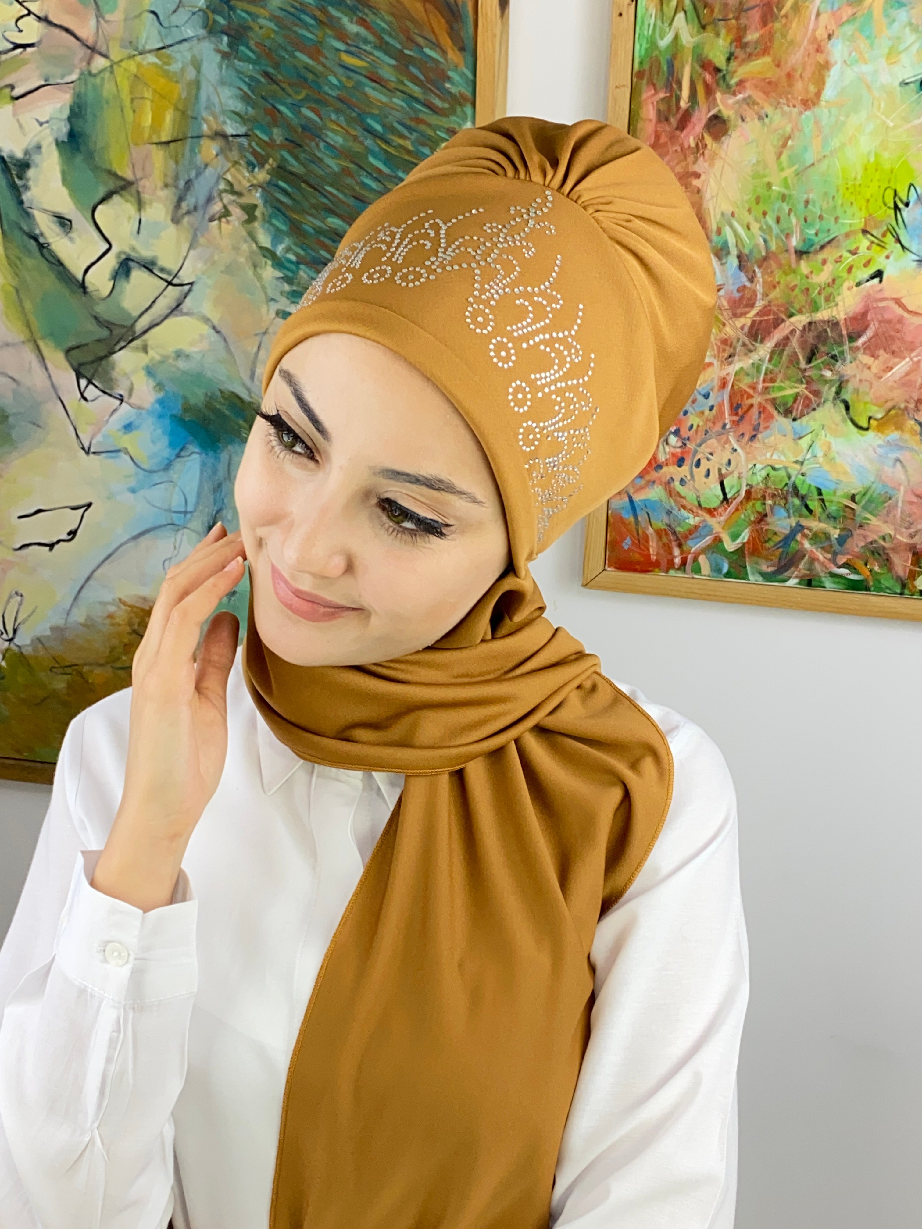 Taç Model Atkılı Bone