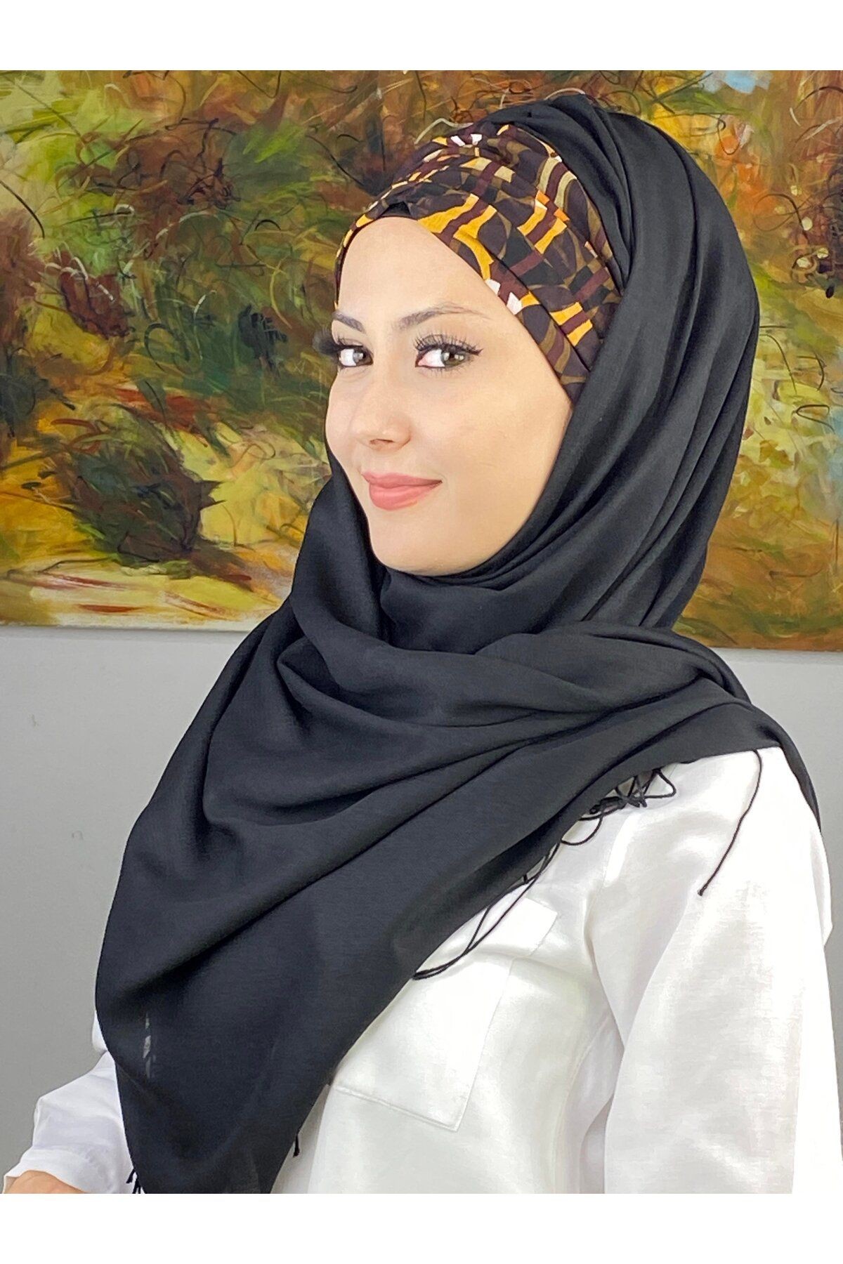 Geometrik Desenli Siyah Büzgülü Hazır Şal