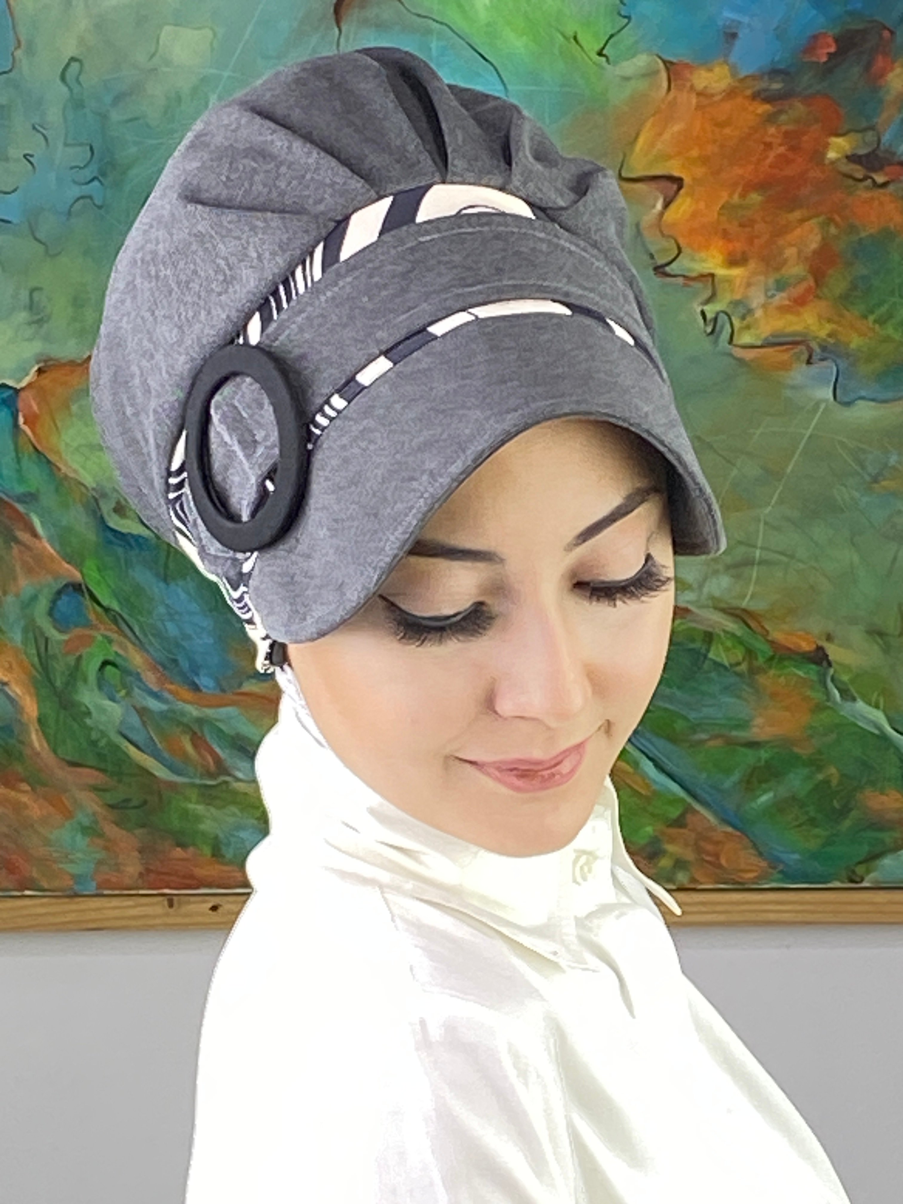 Nazlı Model Tokalı Siyah Krem Çizgili Zebra Desen Tesettür Koyu Gri Şapka