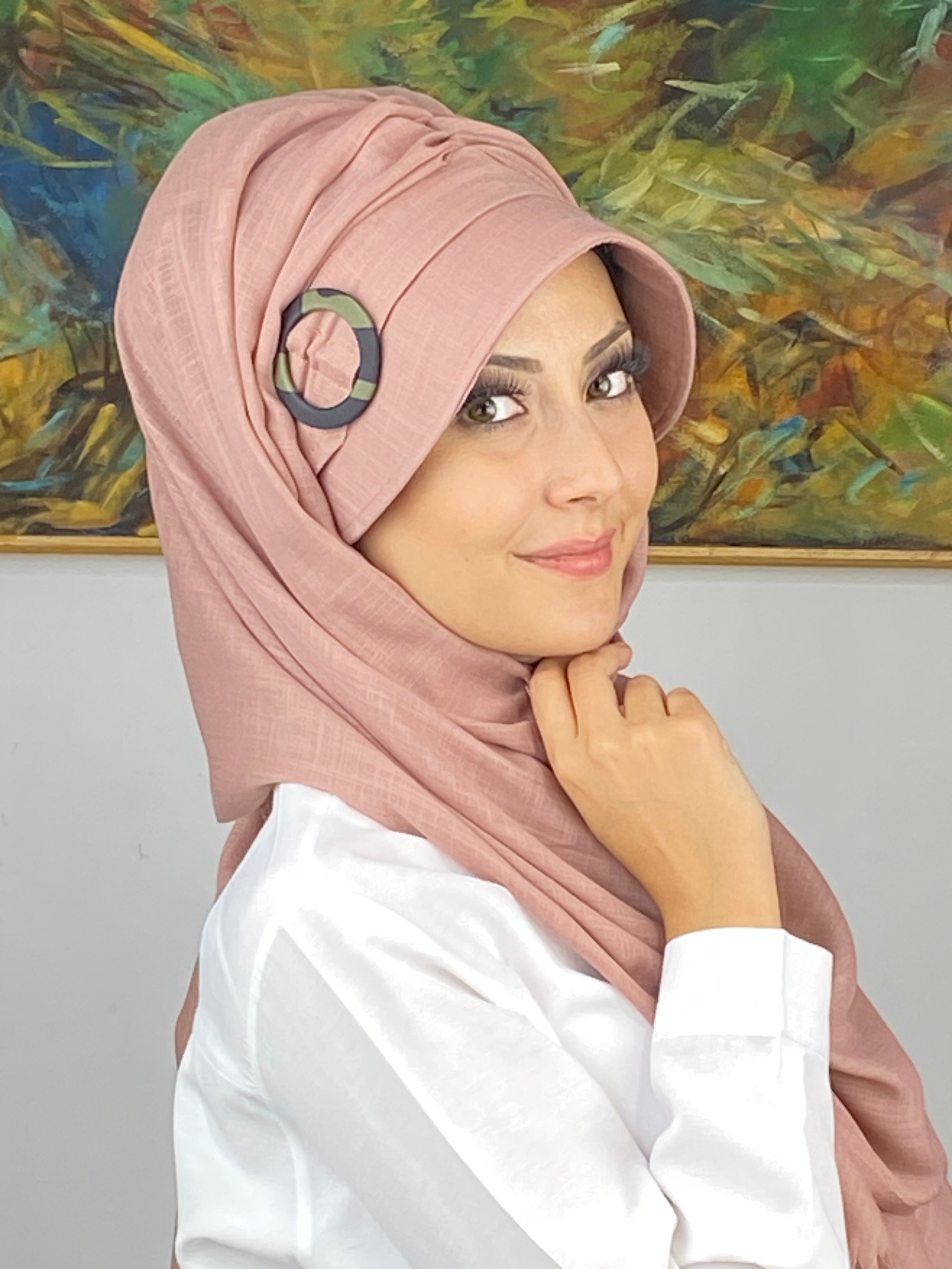 Açık Gül Kurusu Renkli Tokalı Siperli Şapka Şal