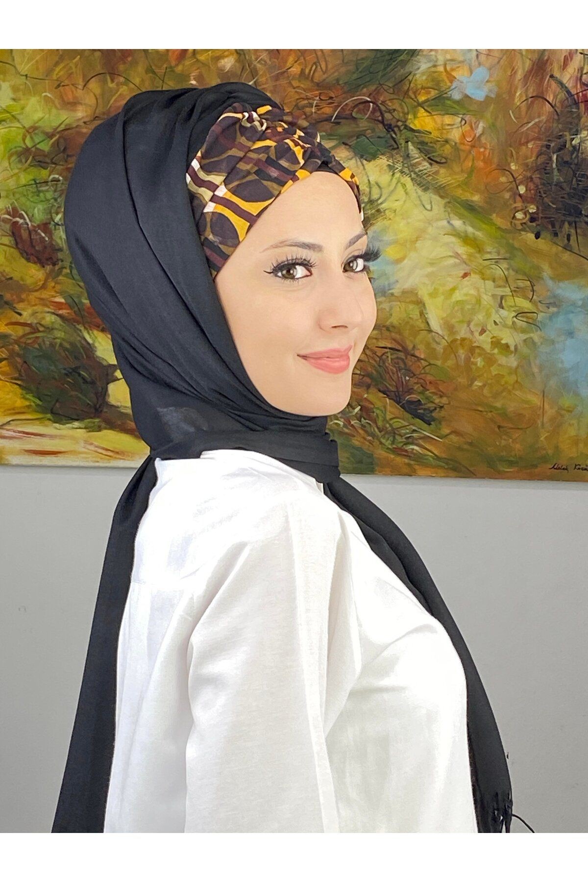 Geometrik Desenli Siyah Büzgülü Hazır Şal