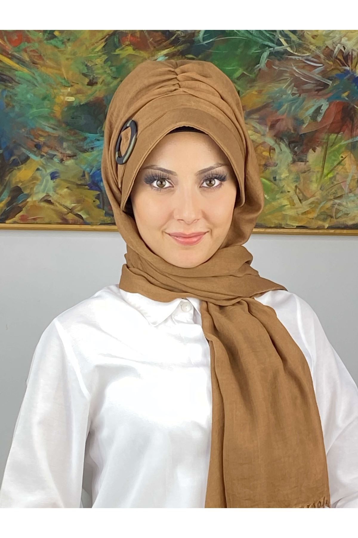Açık Sepya Renkli Tokalı Siperli Şapka Şal