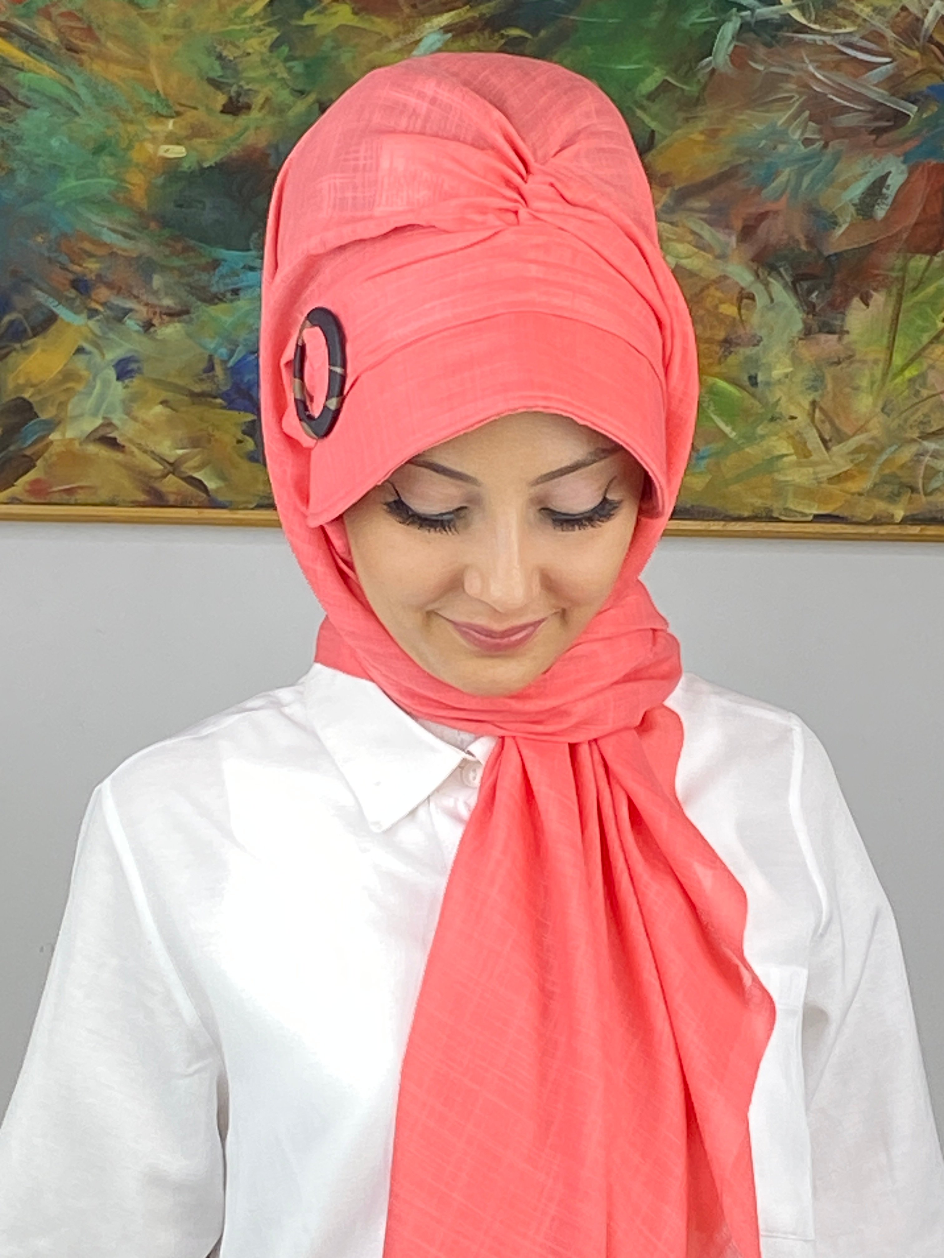 Nar Çiçeği Renkli Tokalı Siperli Şapka Şal