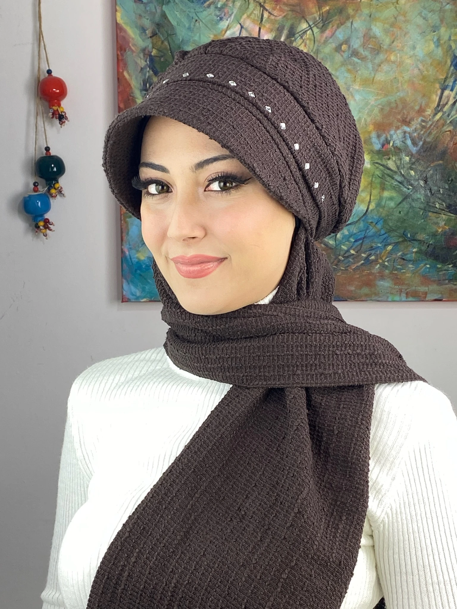 KARE TAŞ DETAYLI ŞAPKA