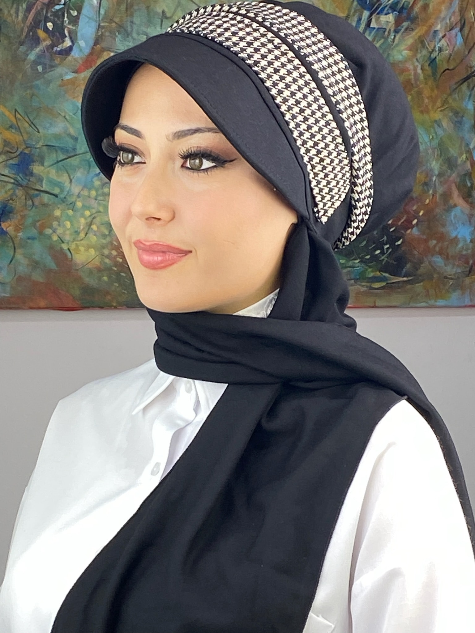 SİYAH KAZAYAĞI DESENLİ ŞAPKA
