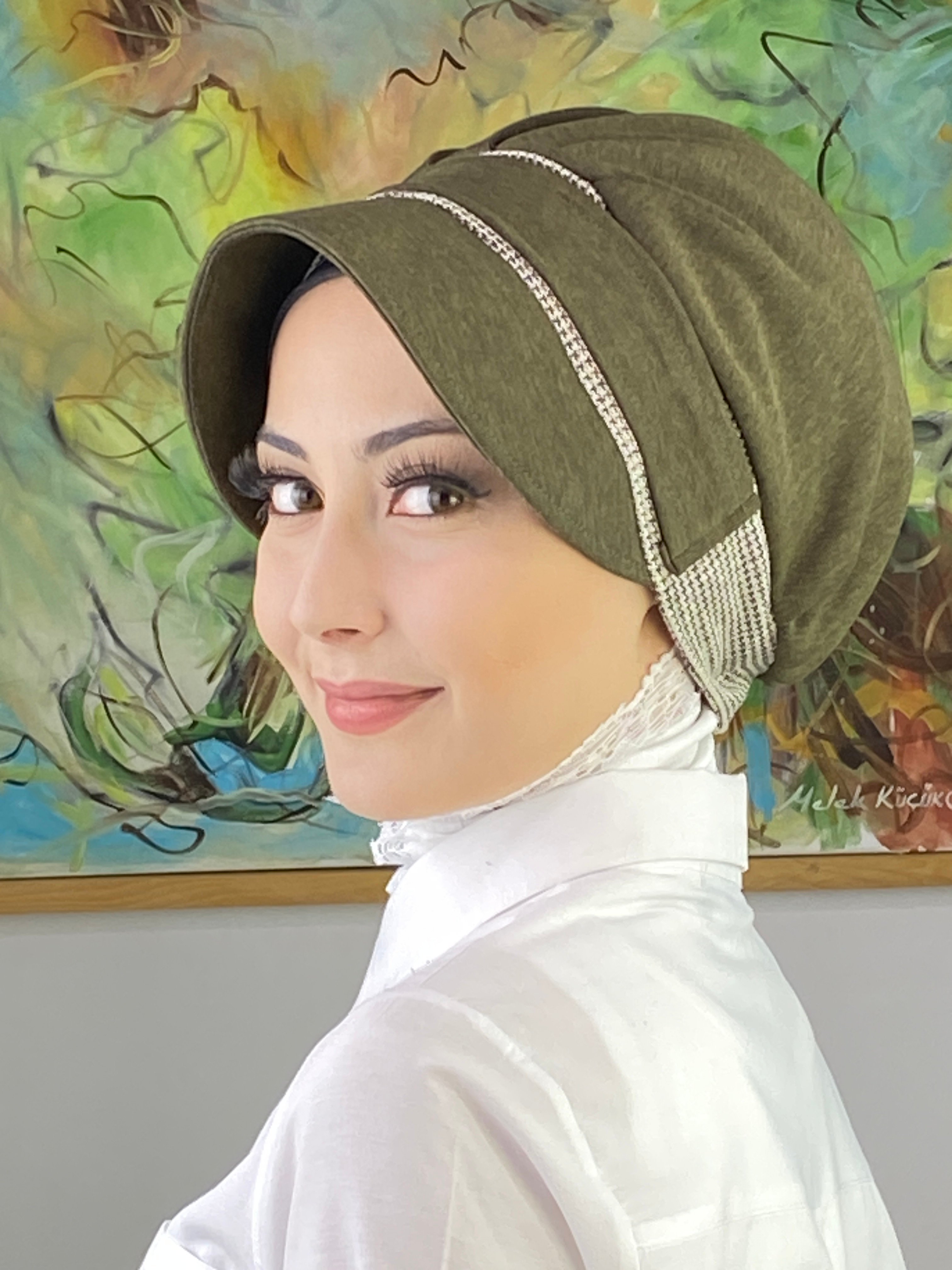 Nazlı Model Tokalı Leopar Desenli Tesettür Şapka