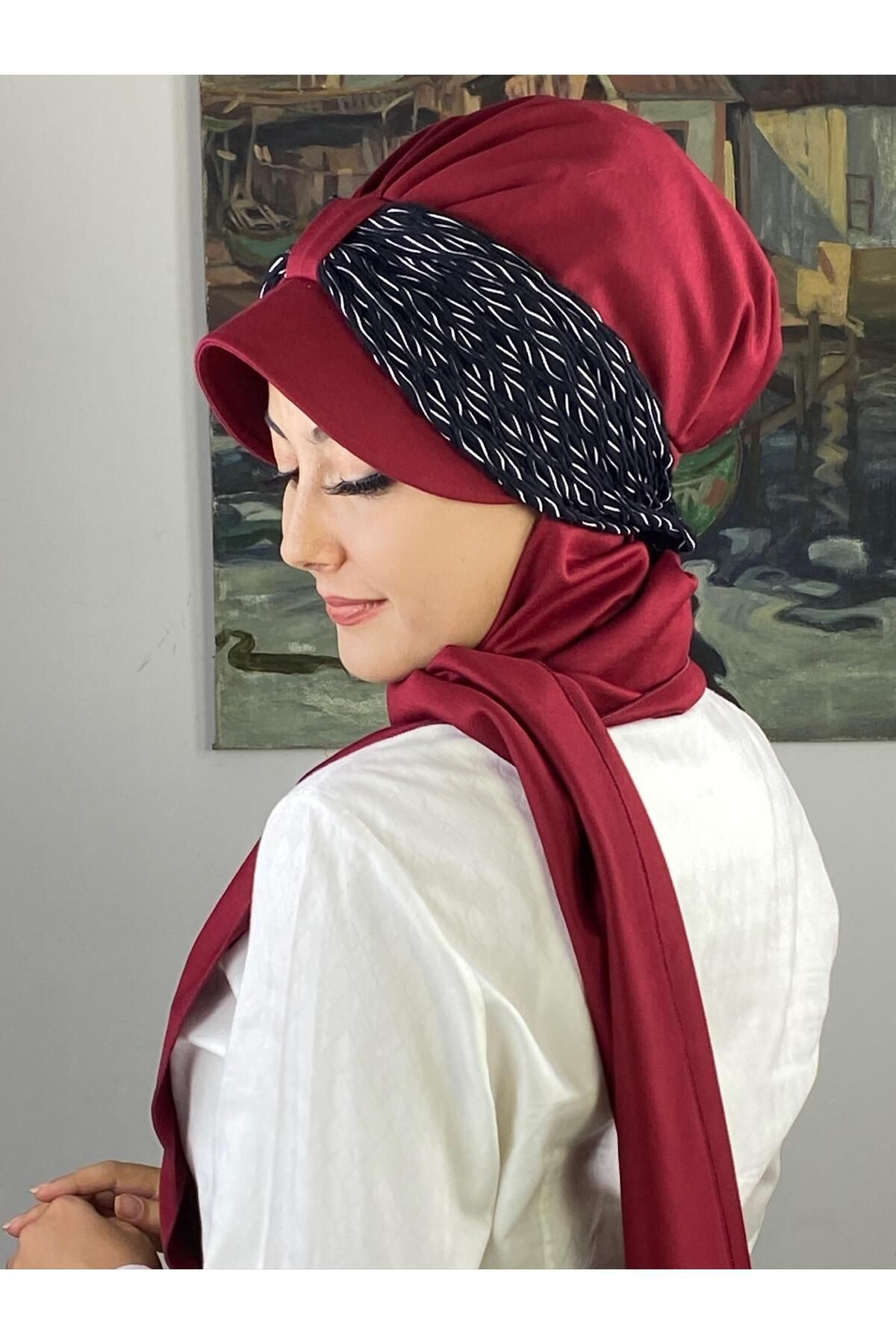 KIRMIZI SİYAH BEYAZ DESENLİ BİRİTLİ ATKILI ŞAPKA
