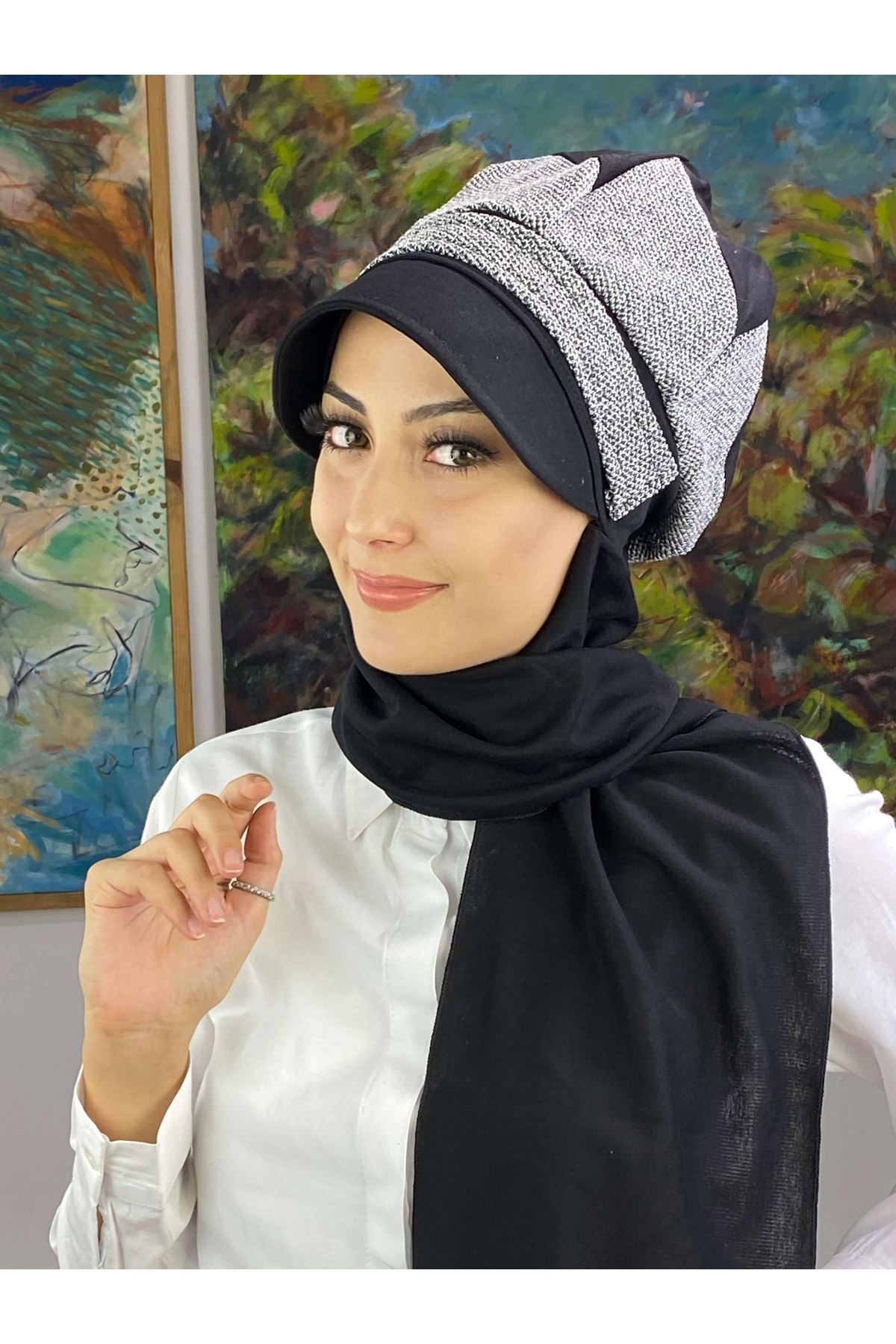 Siyah Beyaz Kırçıllı Tokalı Şapka Şal