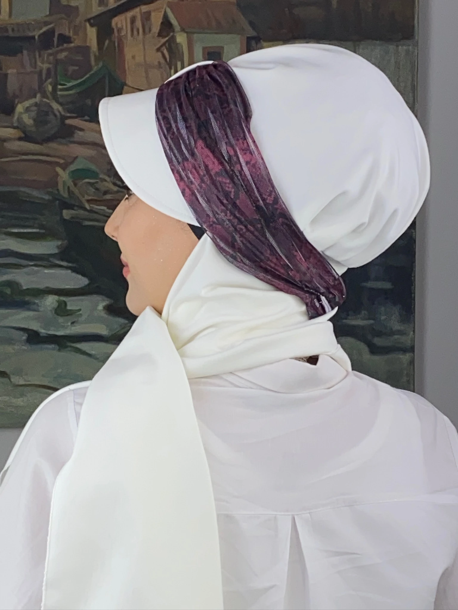 TEK BİRİTLİ BEYAZ ŞAPKA ŞAL