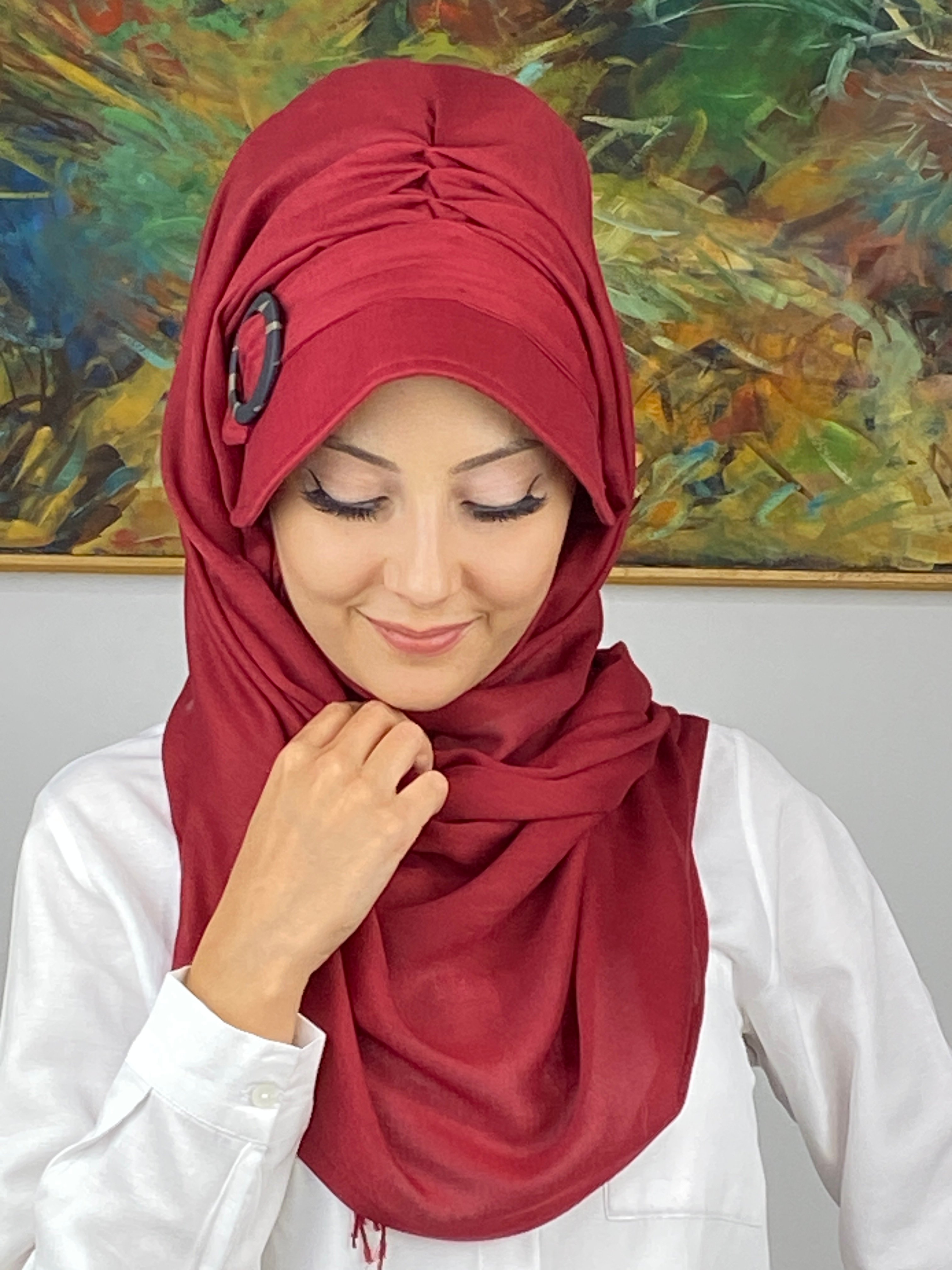 Bordo Renkli Tokalı Siperli Şapka Şal