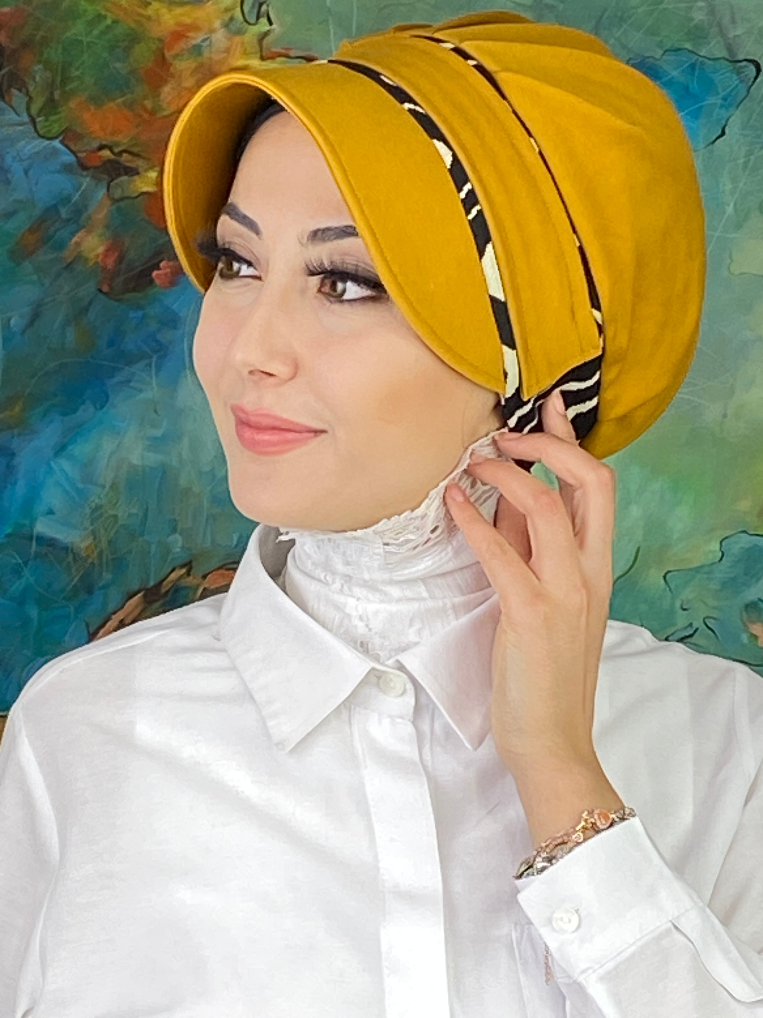 Nazlı Model Tokalı İnce Krem Çizgili  Zebralı Tesettür Şapka