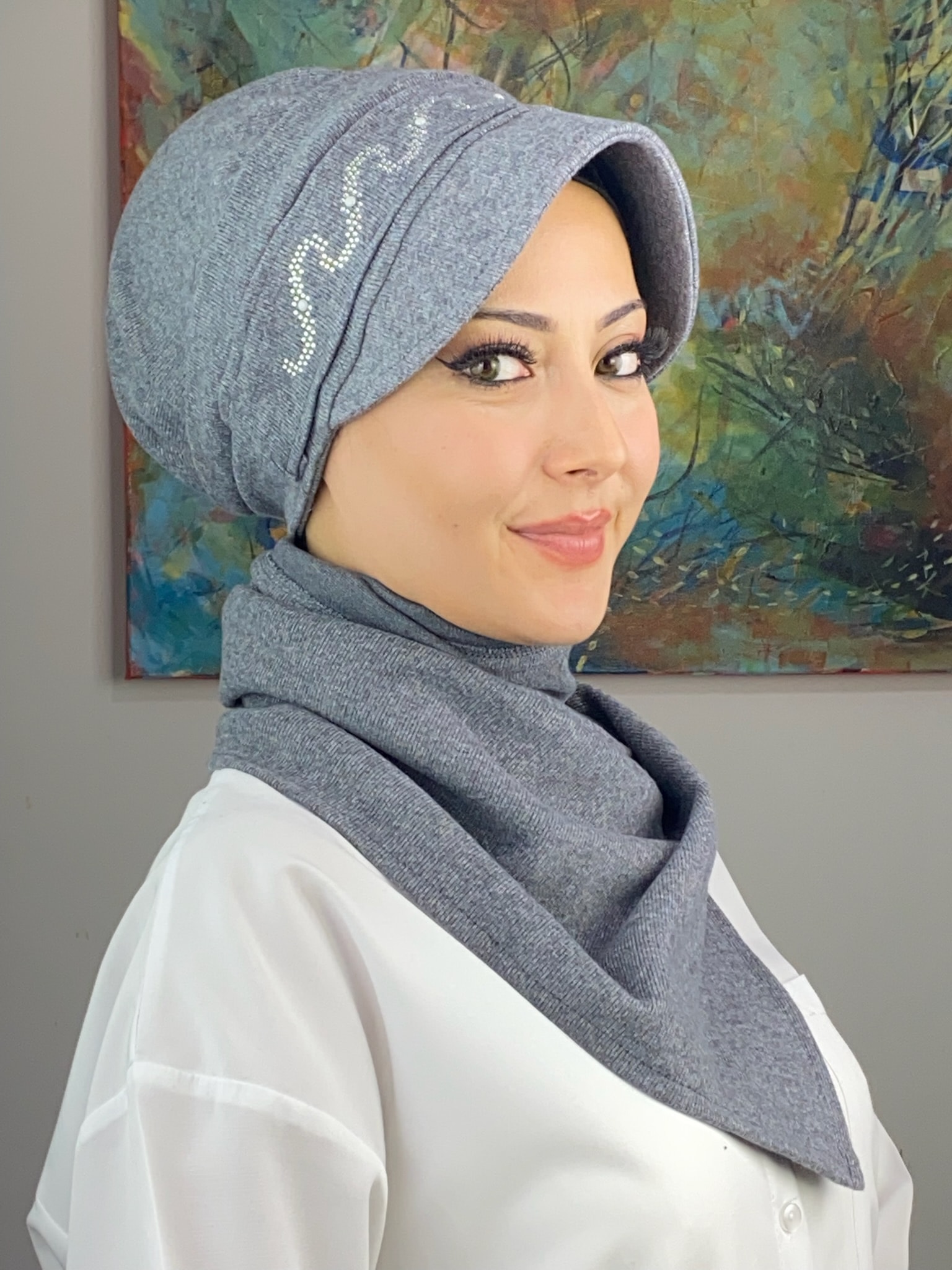 DEĞİŞİK DESEN İNCİ DETAYLI İKİLİ TAKIM ŞAPKA 