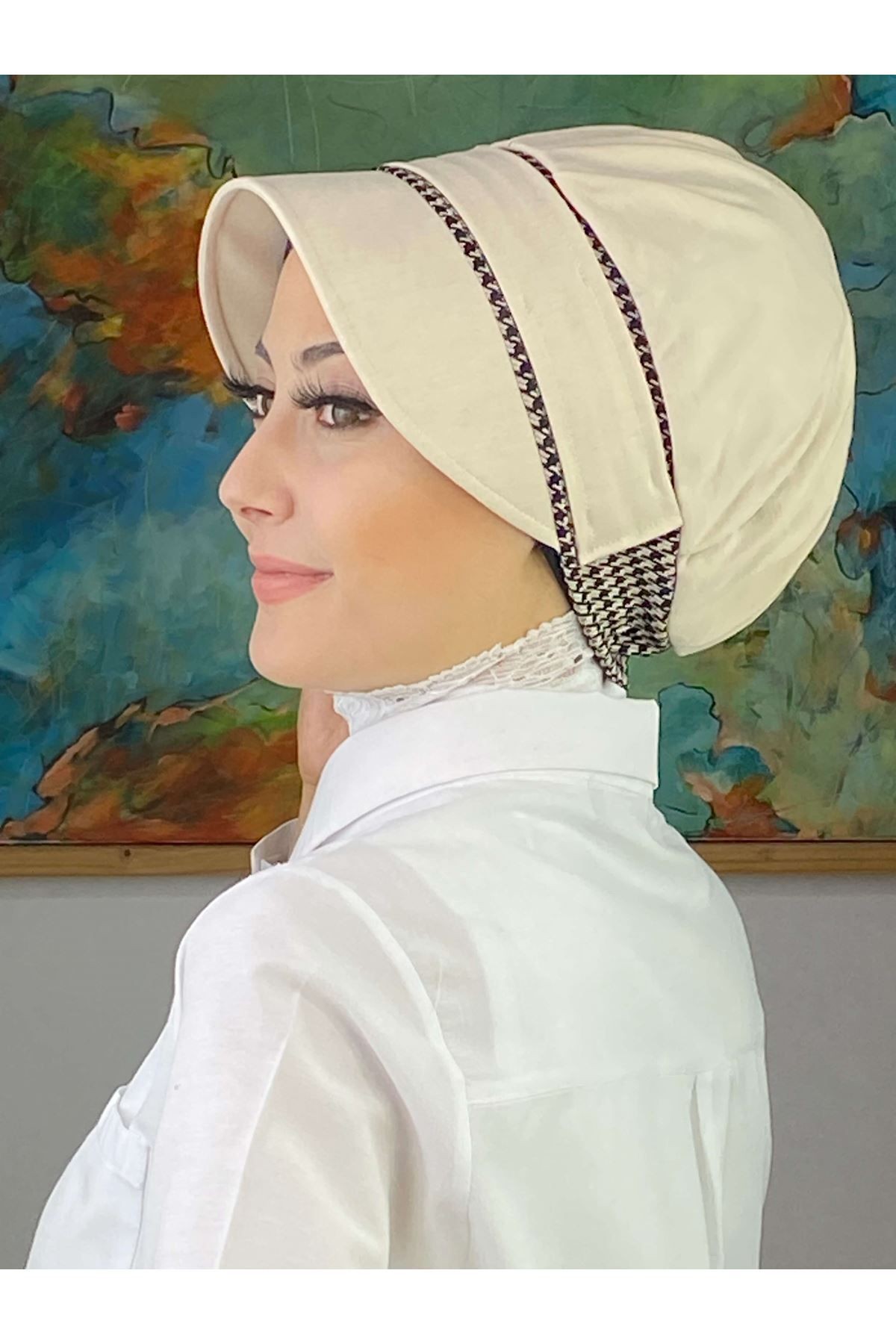 Nazlı Model Tokalı Krem Kazayaklı Tesettür Şapka