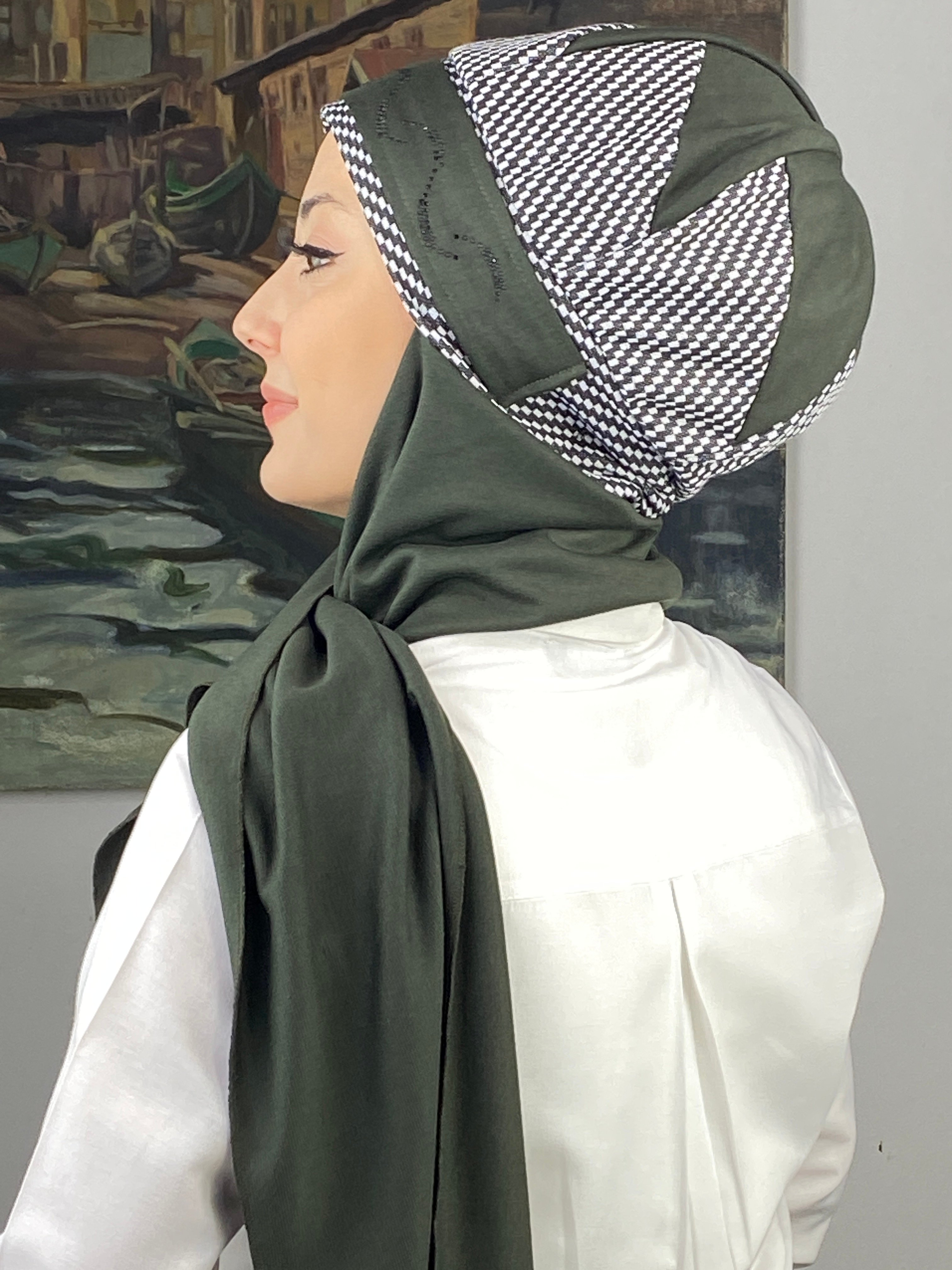 Çarkıfelek Model Taşlı Kemerli Gri Beyaz Zigzag Desen Koyu Neft Yeşil Atkılı Bere