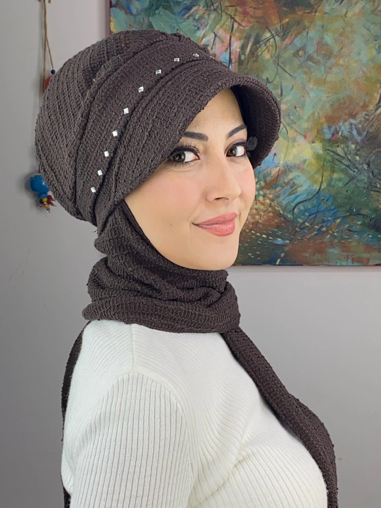 KARE TAŞ DETAYLI ŞAPKA