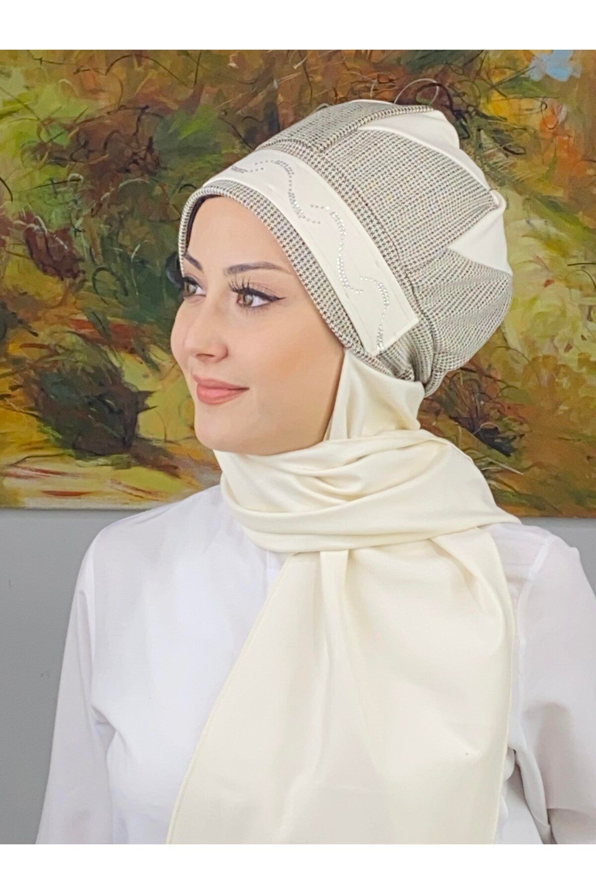 Çarkıfelek Model Küçük Kazayaklıi Kemer Desenli Taşlı Krem Atkılı Bere