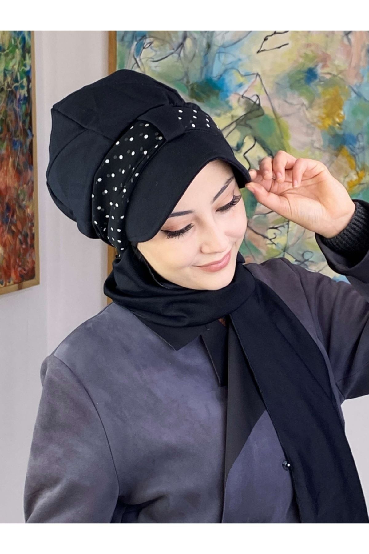 Beyaz Puantiyeli Desenli Cırtcırtlı Fularlı Siyah Atkılı Tek Biritli Şapka Şal