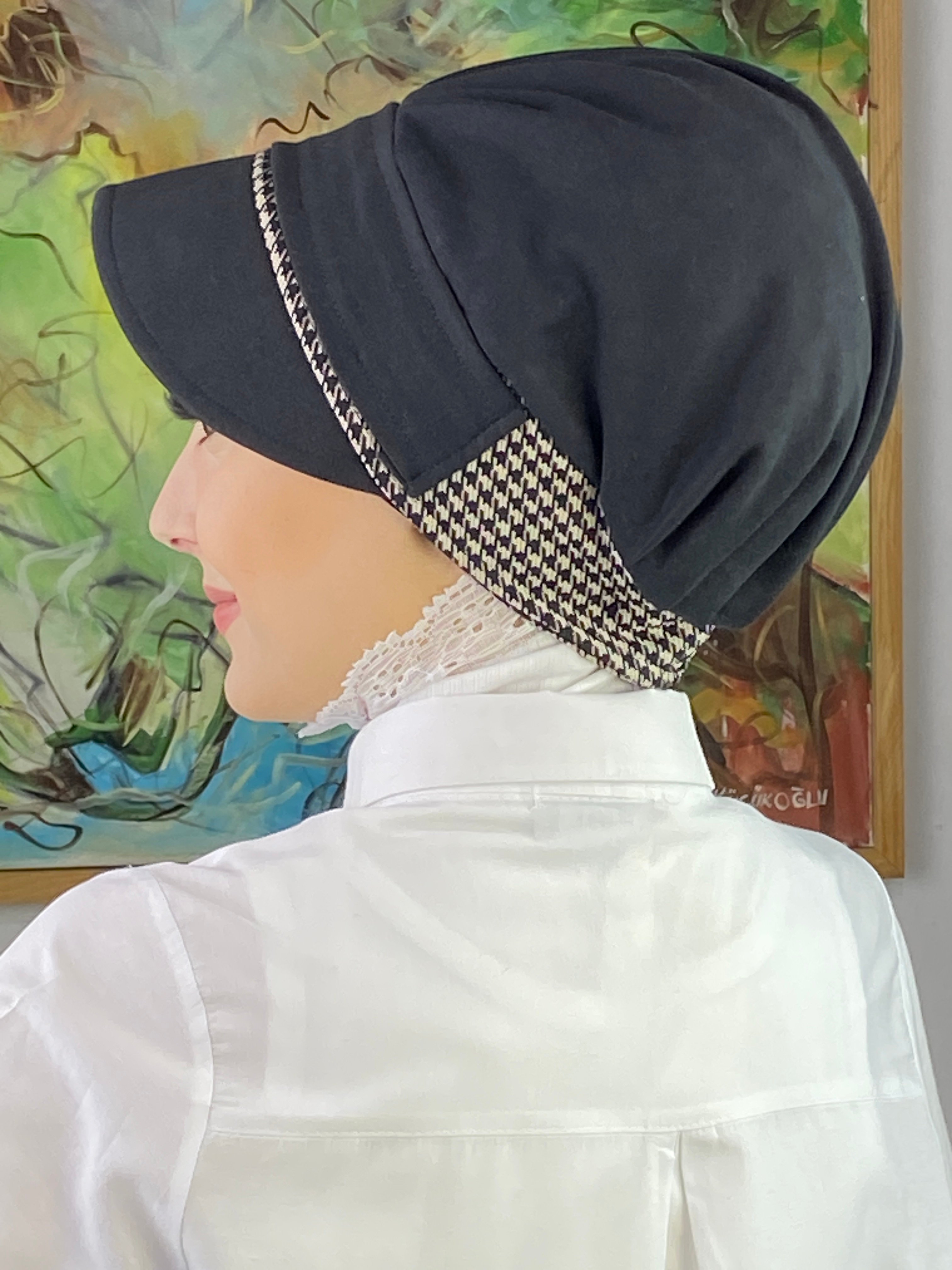Tokalı İri Kazayaklı Tesettür Şapka