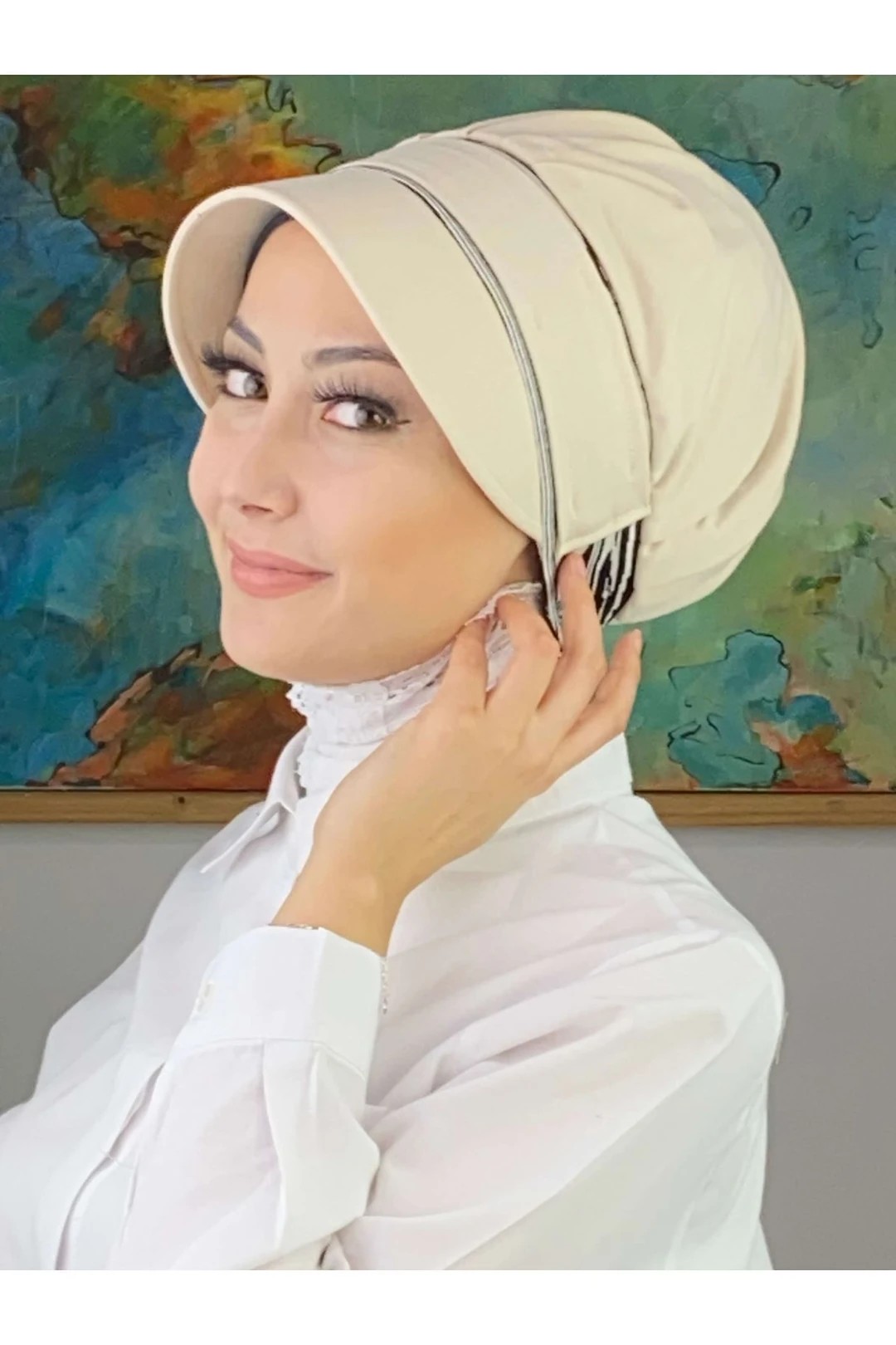 Nazlı Model Tokalı  İnce Çizgili Tesettür Şapka