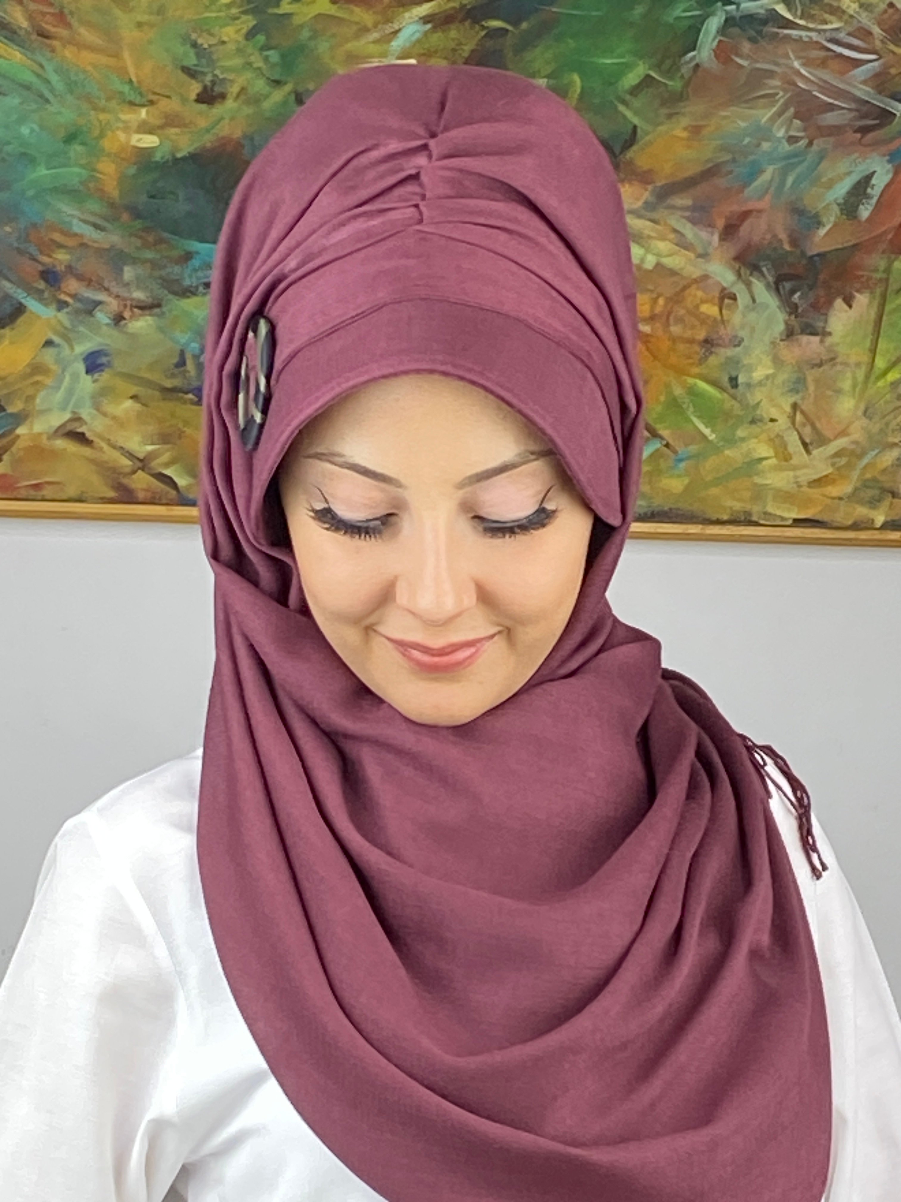 Açık Mürdüm Renkli Tokalı Siperli Şapka Şal