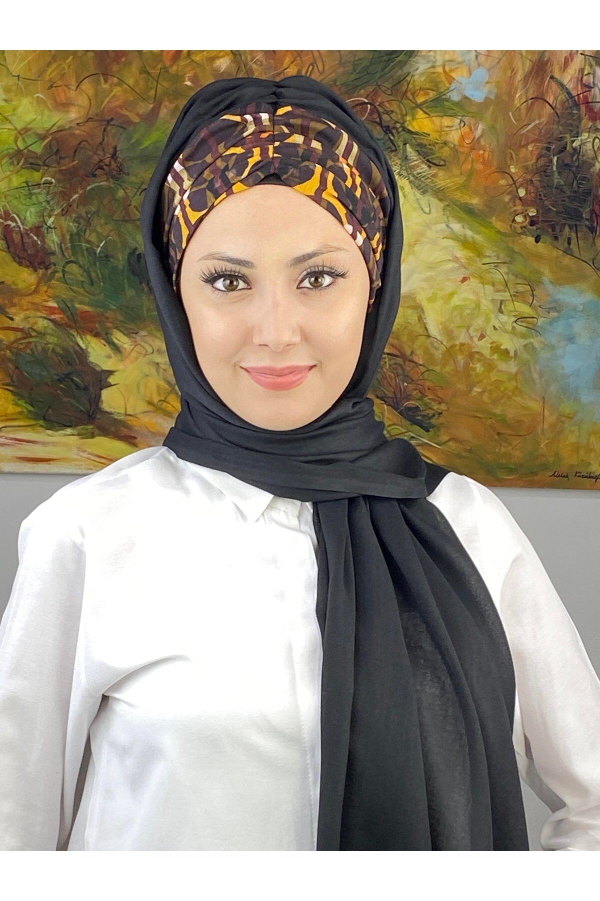 Geometrik Desenli Siyah Büzgülü Hazır Şal