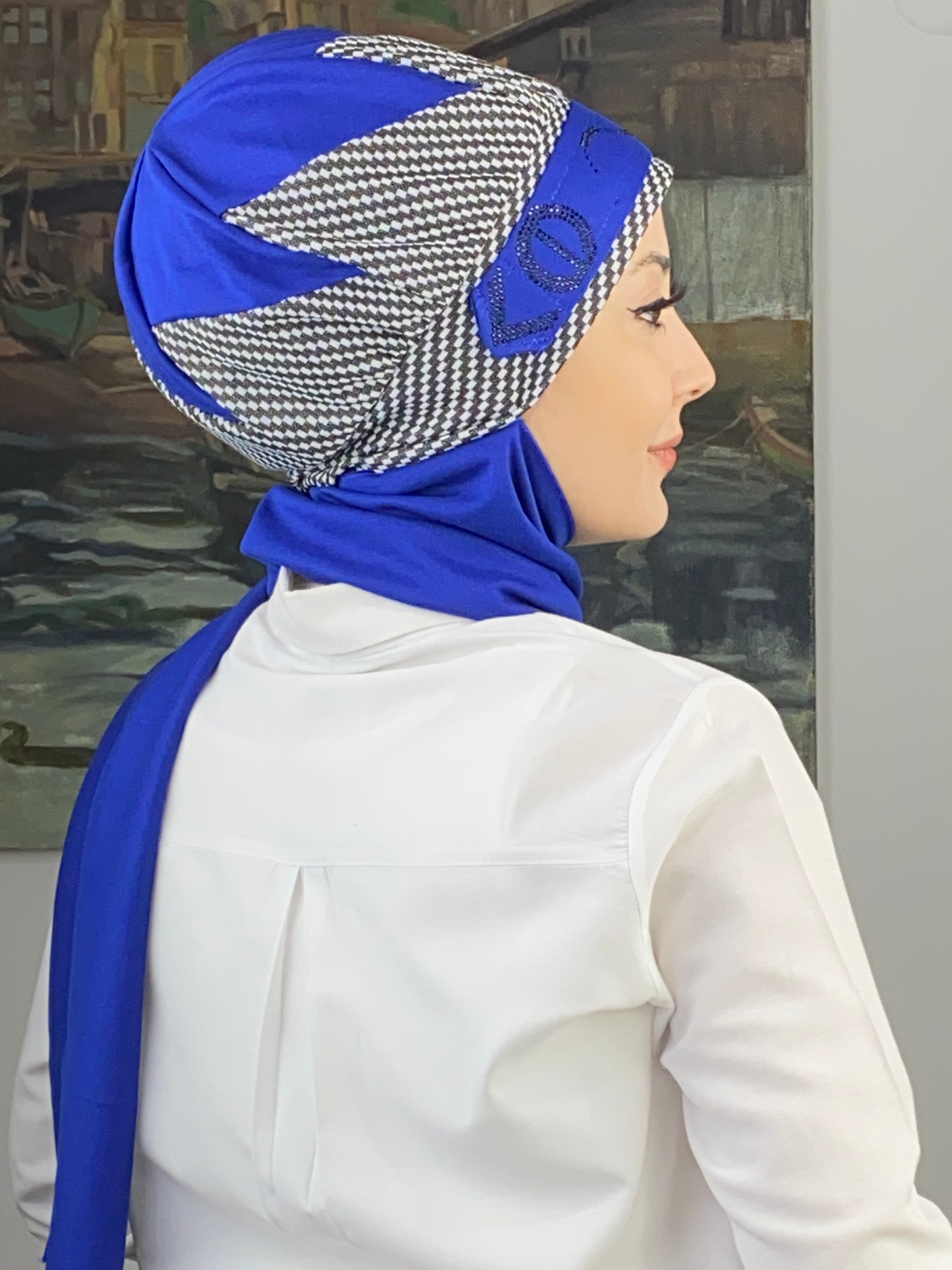 Çarkıfelek Model Taşlı Kemerli Gri Beyaz Zigzag Desen Saks Mavi Atkılı Bere