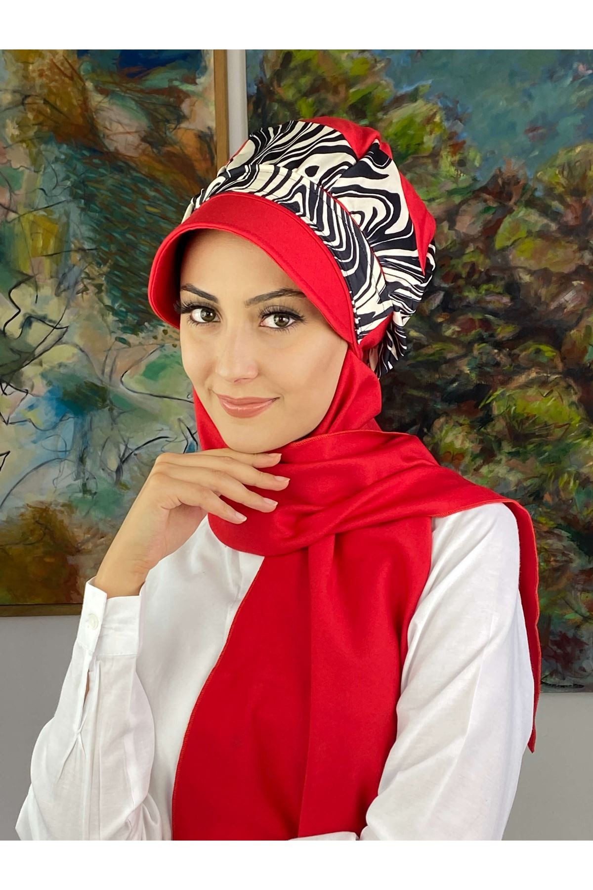 Parlak Zebralı Kırmızı Tokalı Tesettür Şapka Şal