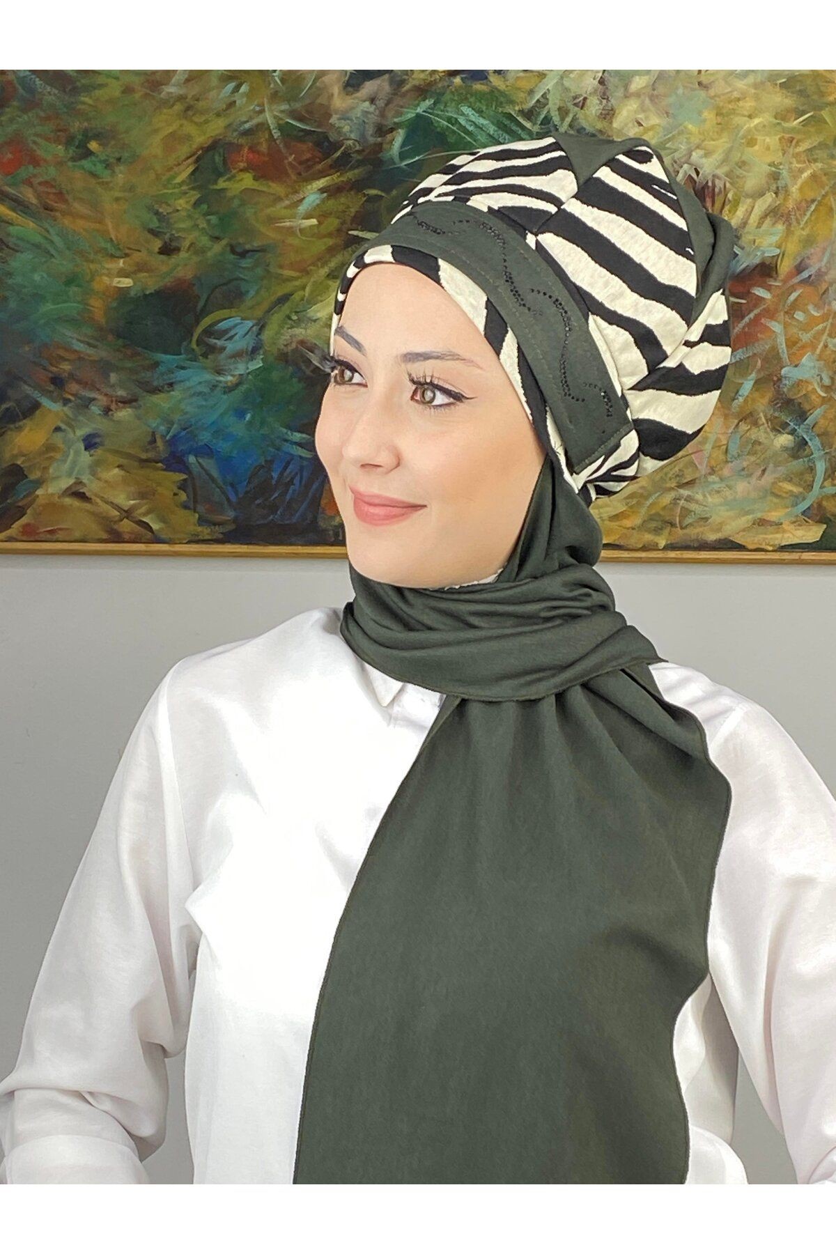 Çarkıfelek Model Taşlı Kemerli Zebra Desen Koyu Neft Yeşil Atkılı Bere