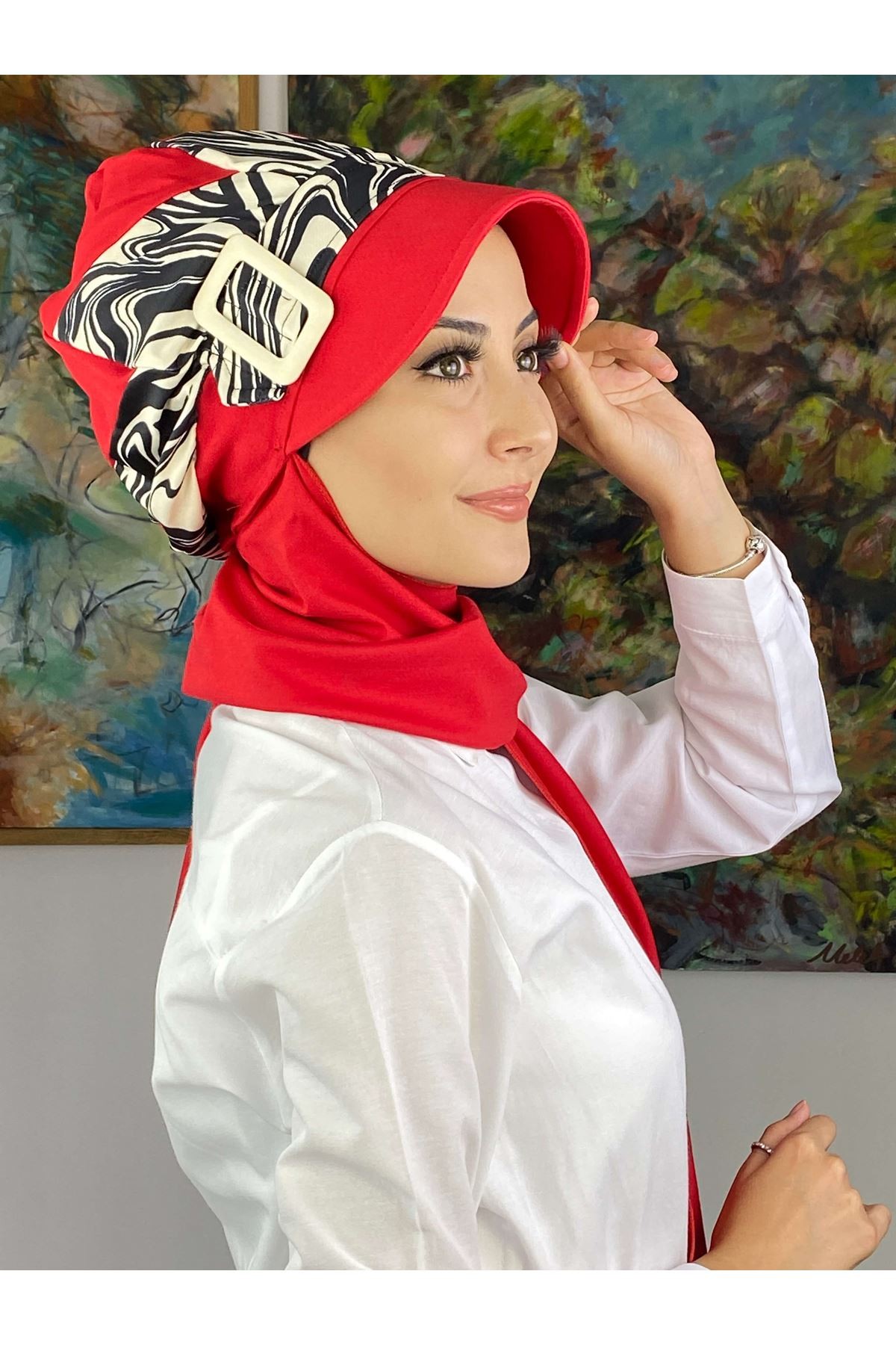 Parlak Zebralı Kırmızı Tokalı Tesettür Şapka Şal