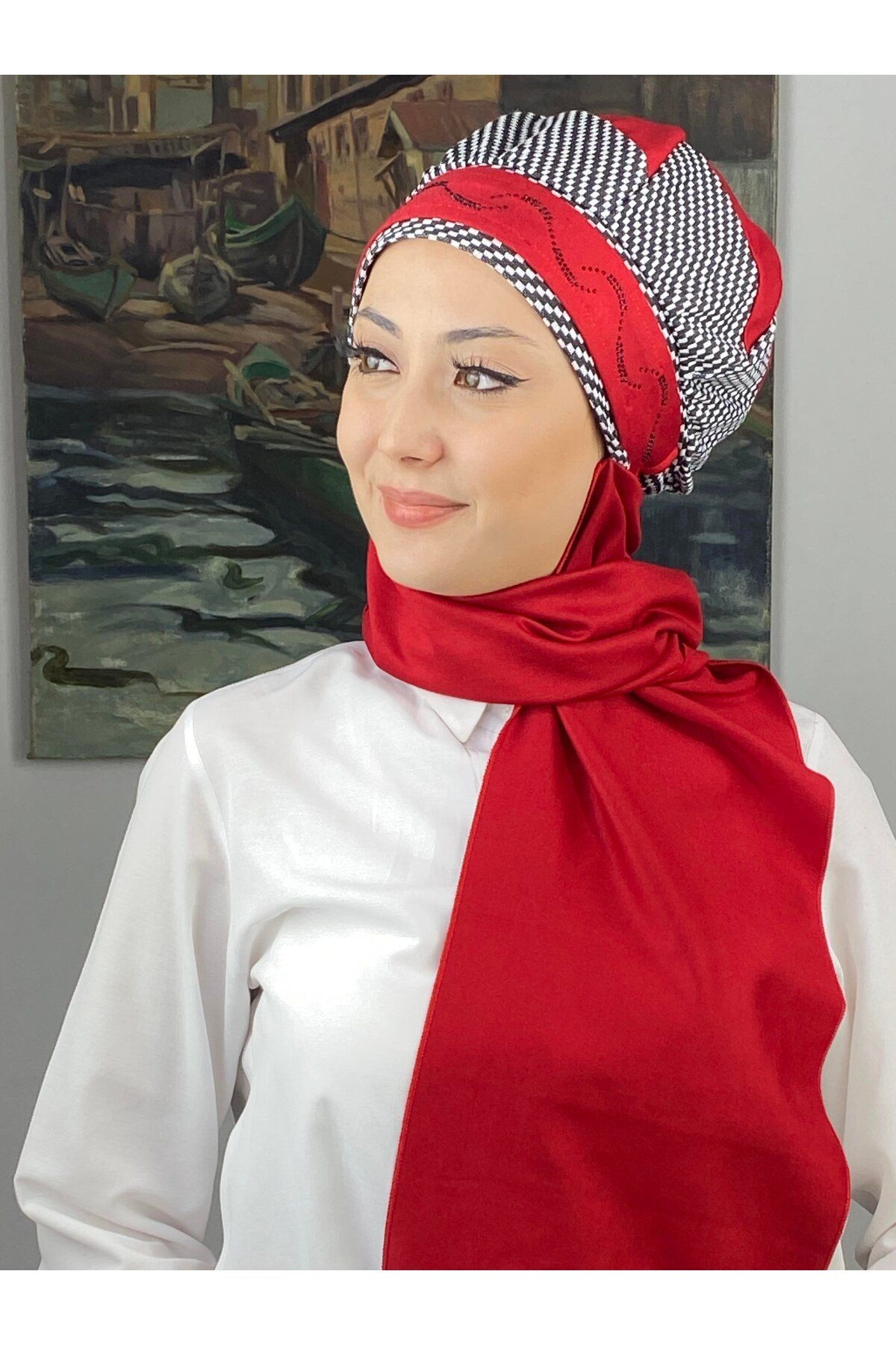 Çarkıfelek Model Taşlı Kemerli Gri Beyaz Zigzag Desen Kırmızı Atkılı Bere
