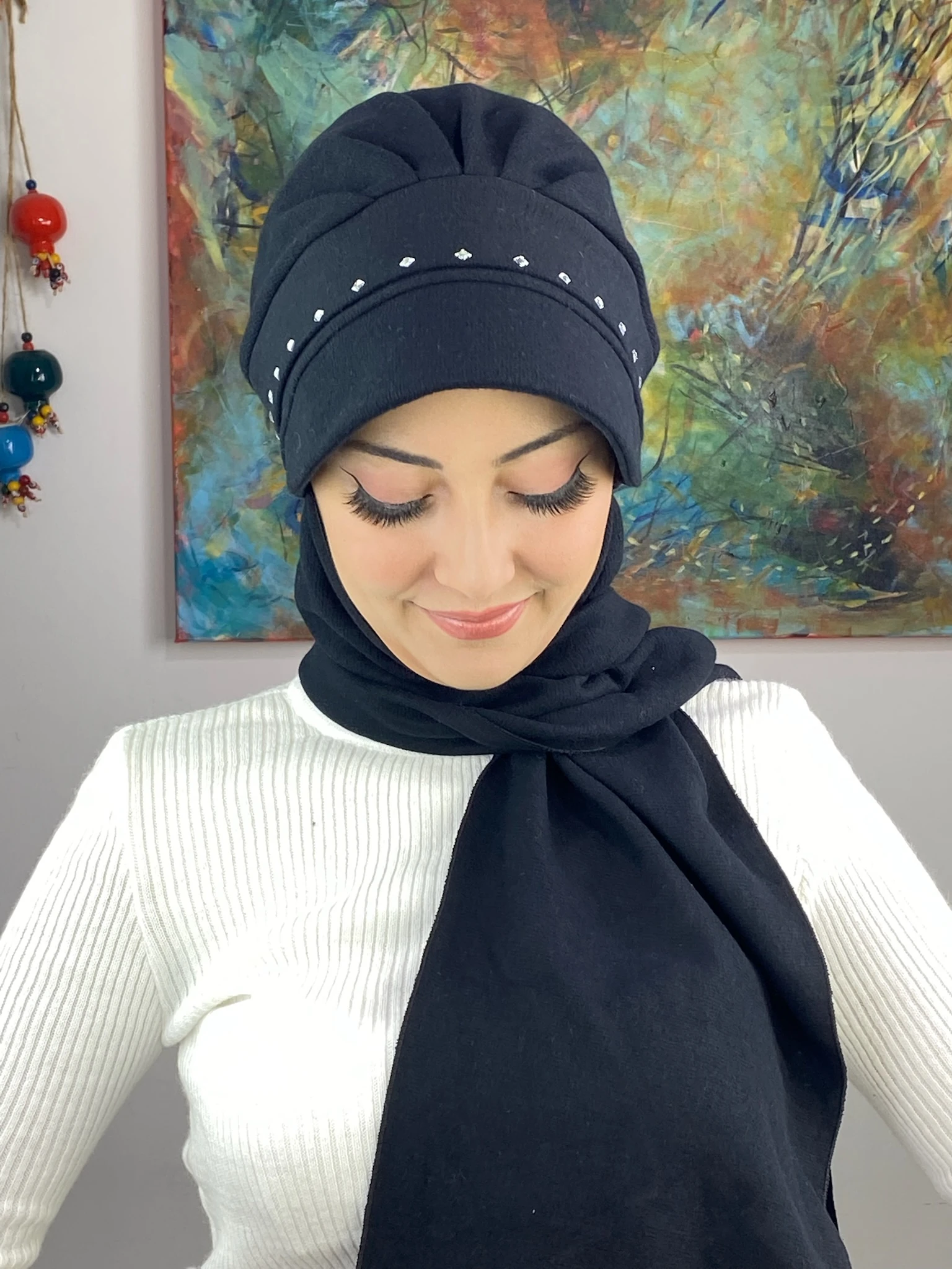 KARE TAŞ DETAYLI ŞAPKA