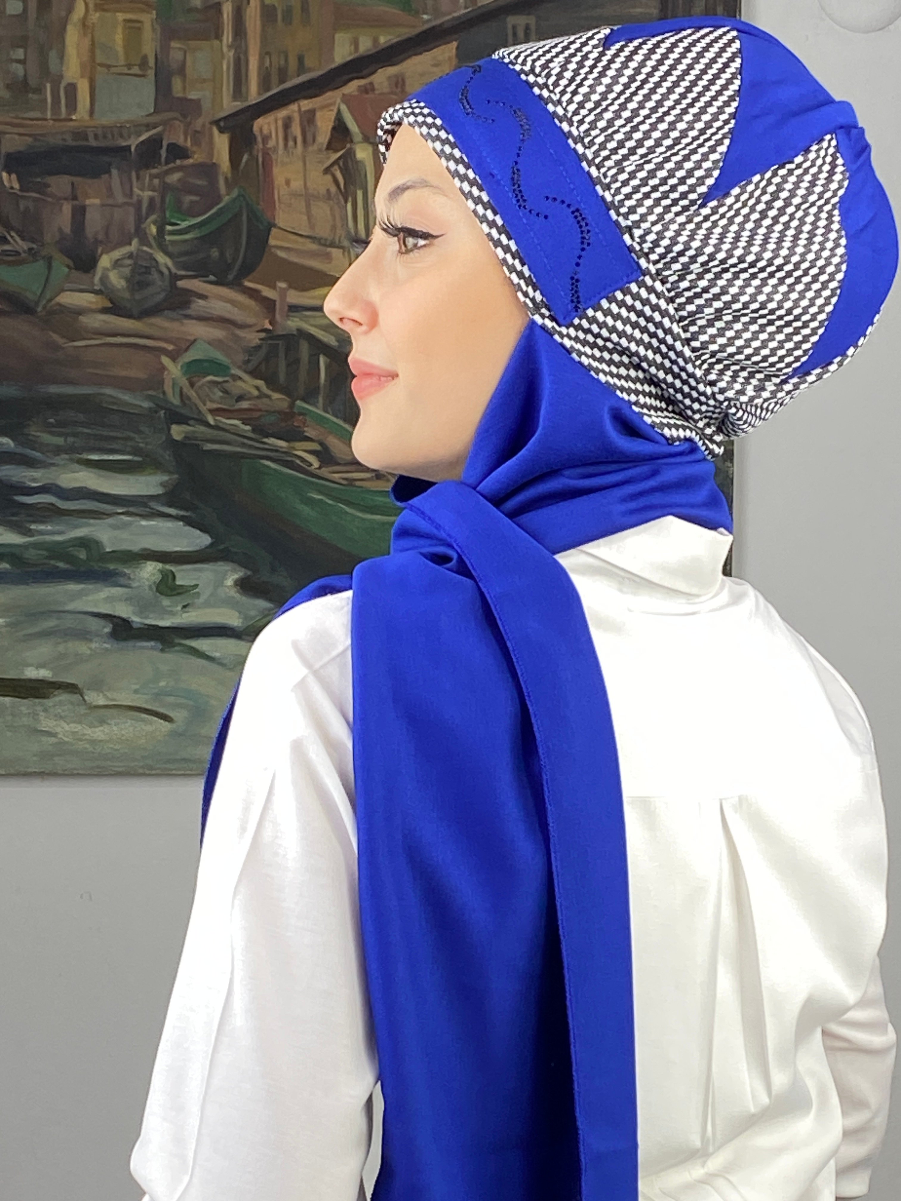 Çarkıfelek Model Taşlı Kemerli Gri Beyaz Zigzag Desen Saks Mavi Atkılı Bere
