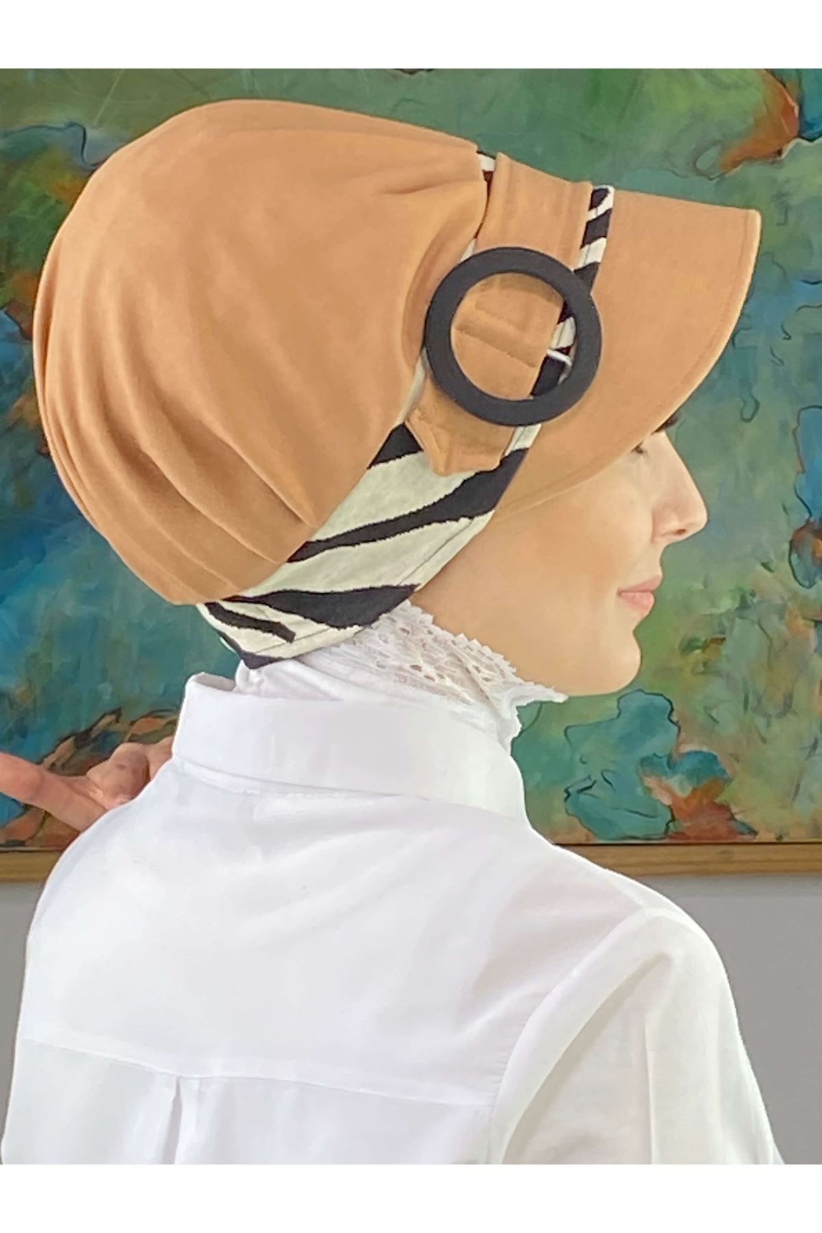 Nazlı Model Tokalı İri Krem Çizgili Zebra Desenli Tesettür Şapka