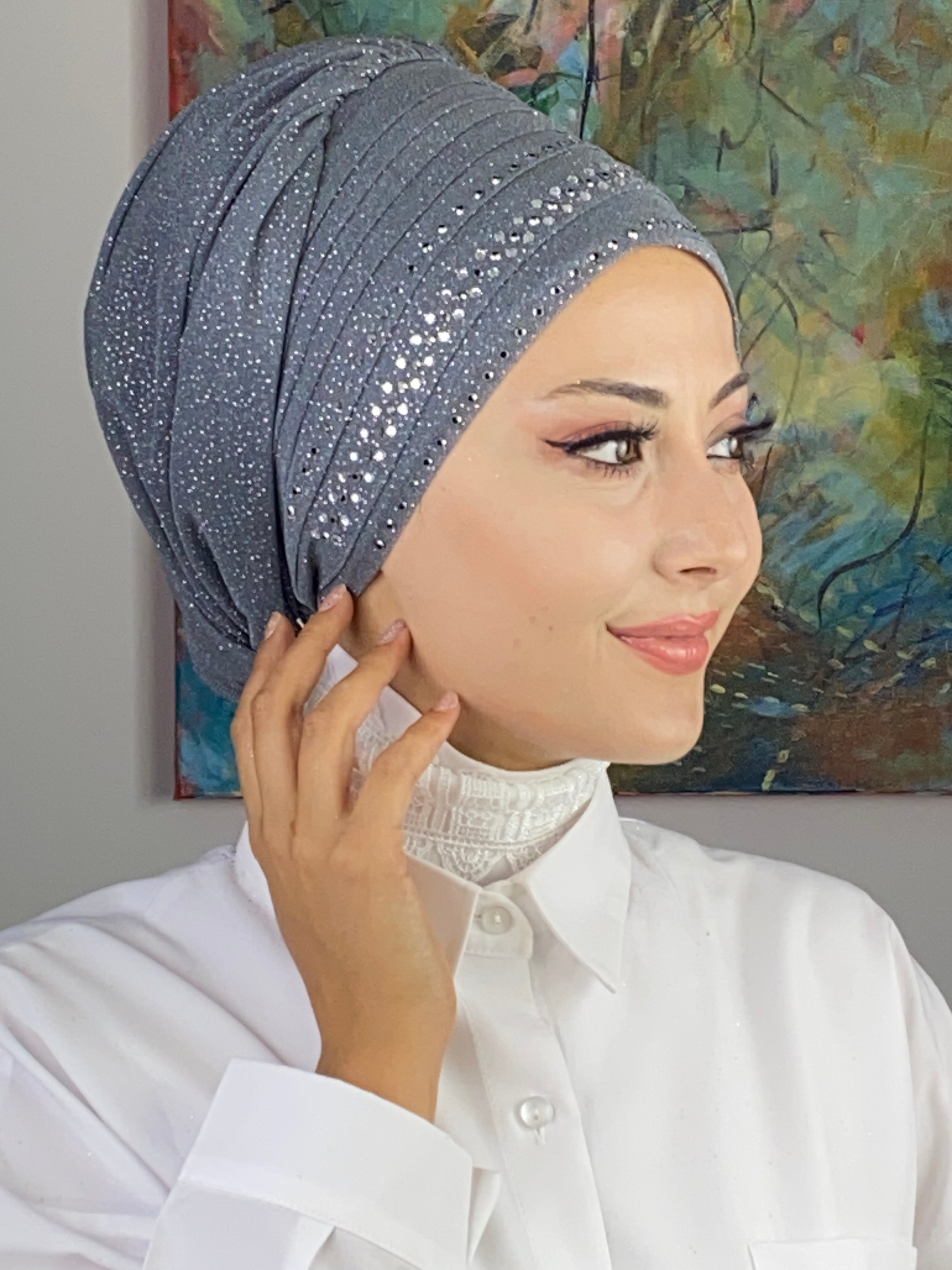 Gümüş Hologram Taşlı ve Konik Ortası Siyah Üç Şeritli Simli Şifon Bone Şal