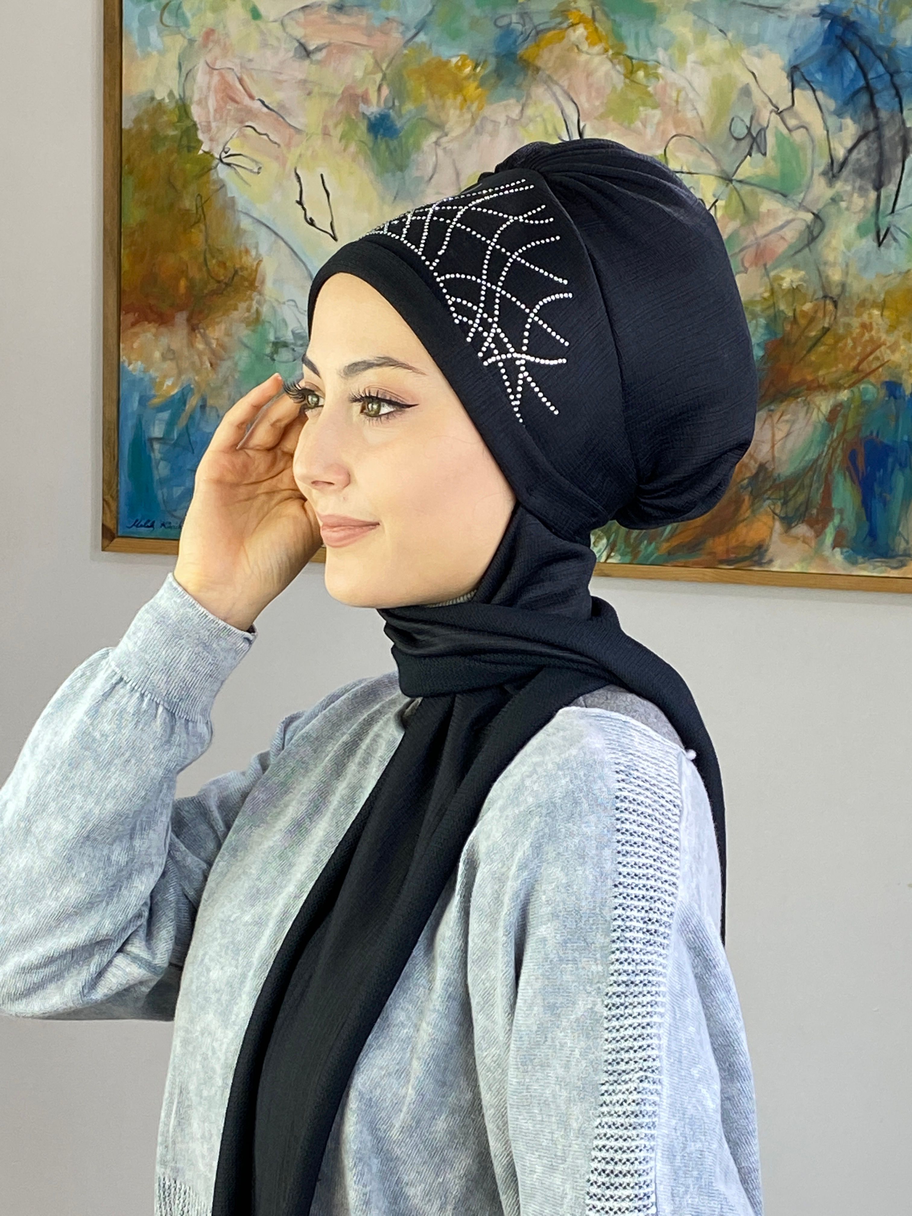 Taş Detaylı Atkılı Bone