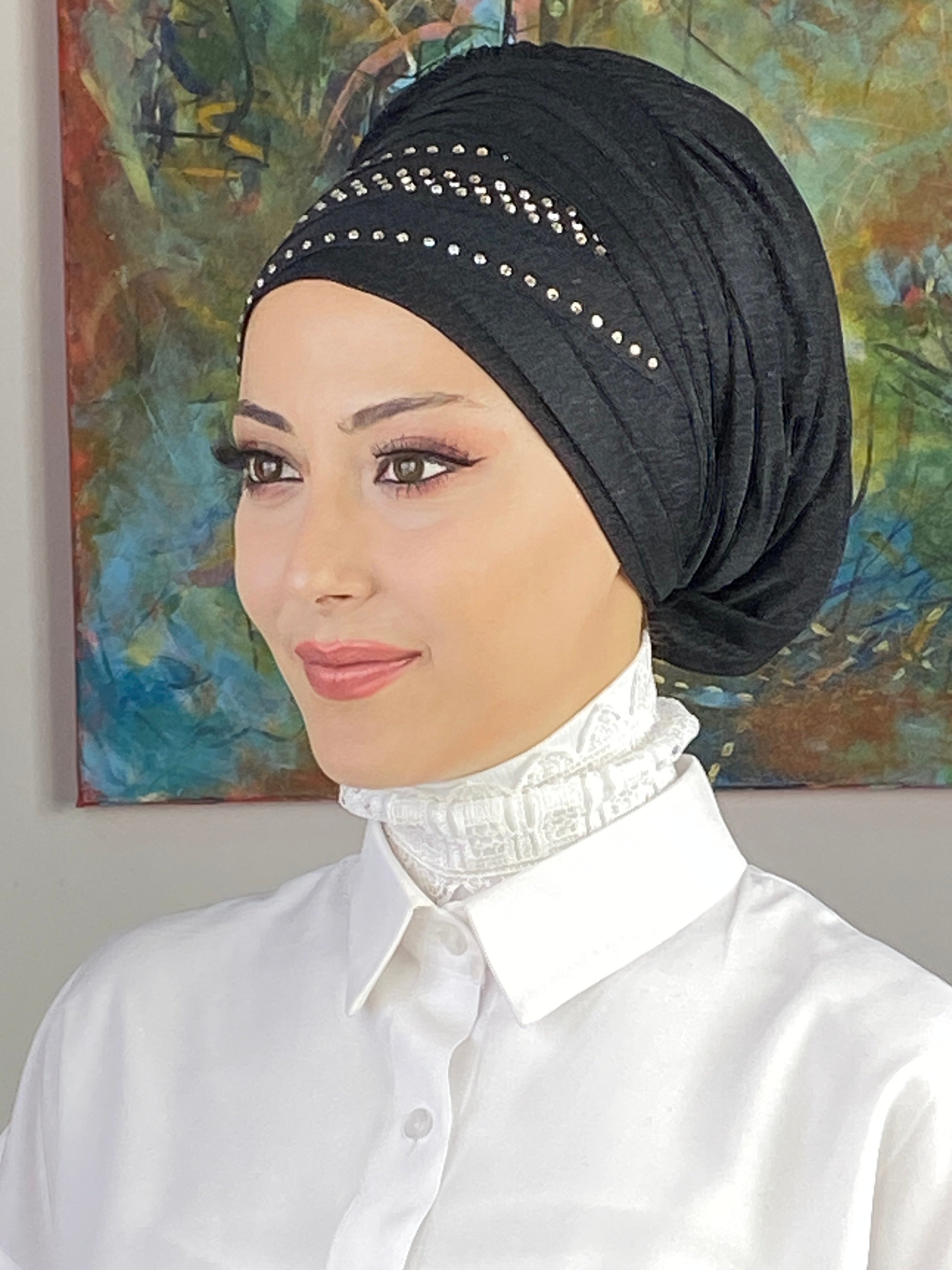 Gümüş Konik Ortası Siyah Hologram Taşlı  Üç Şeritli Bone Şal
