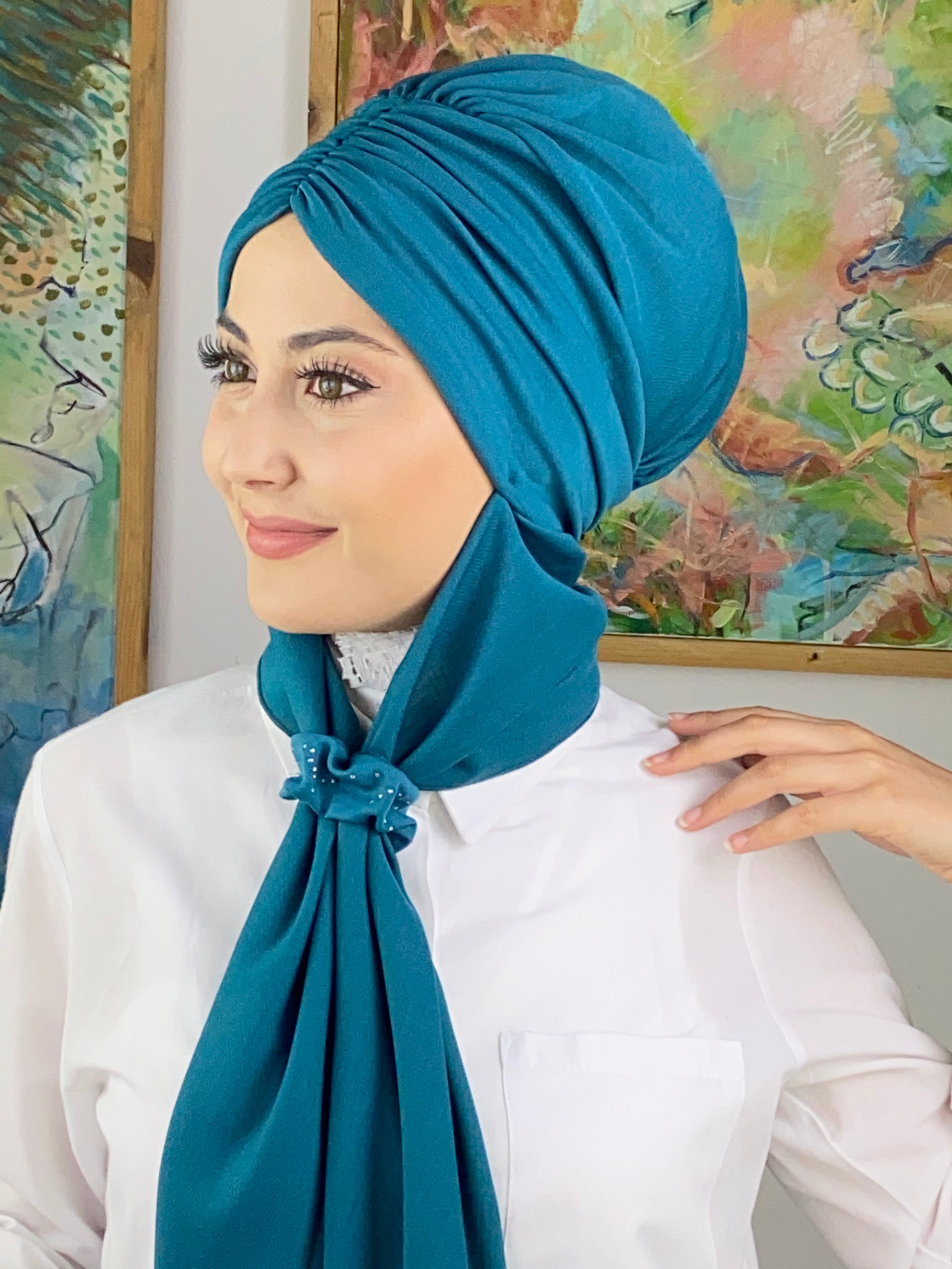 Büzgülü Taşlı Tokalı Atkılı Bone