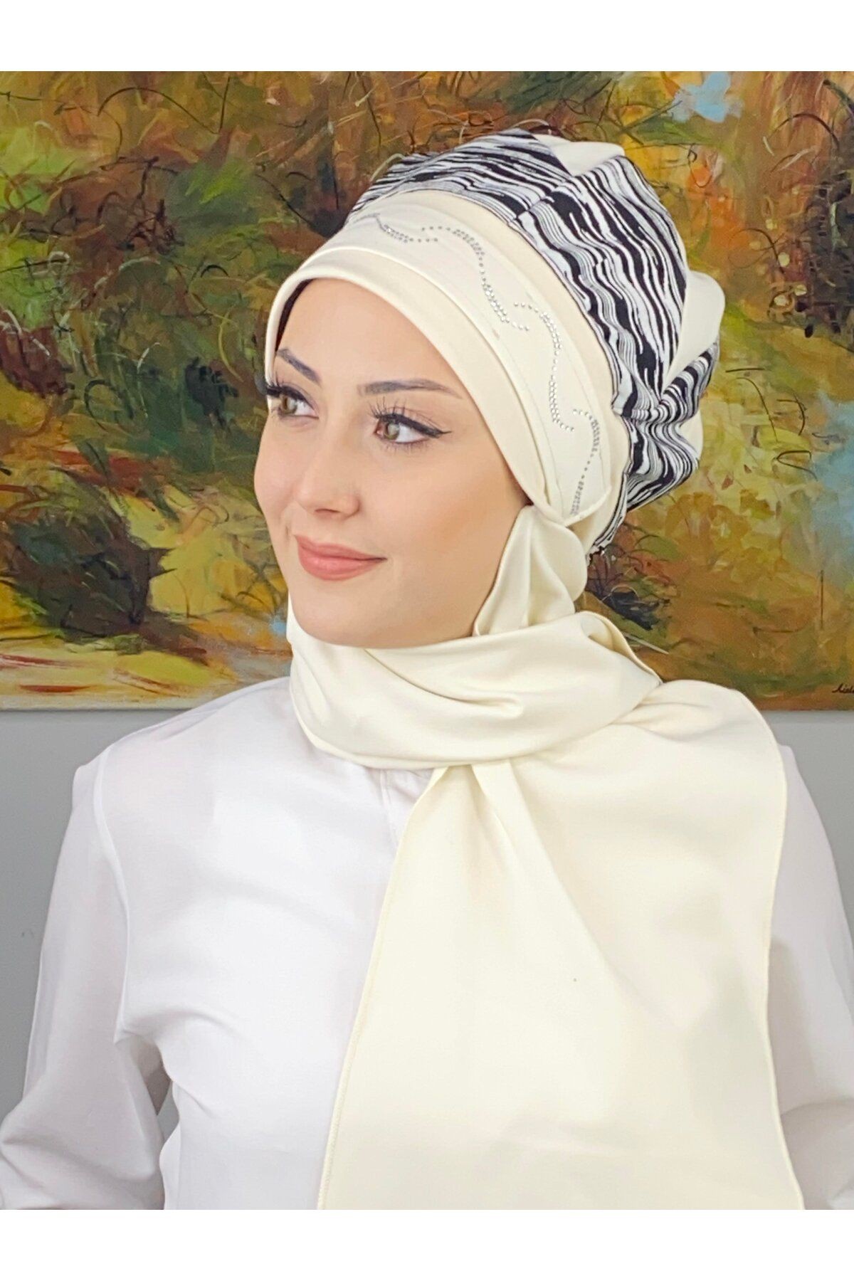 Çarkıfelek Model Çizgili Kemer Desenli Taşlı Krem Atkılı Bere