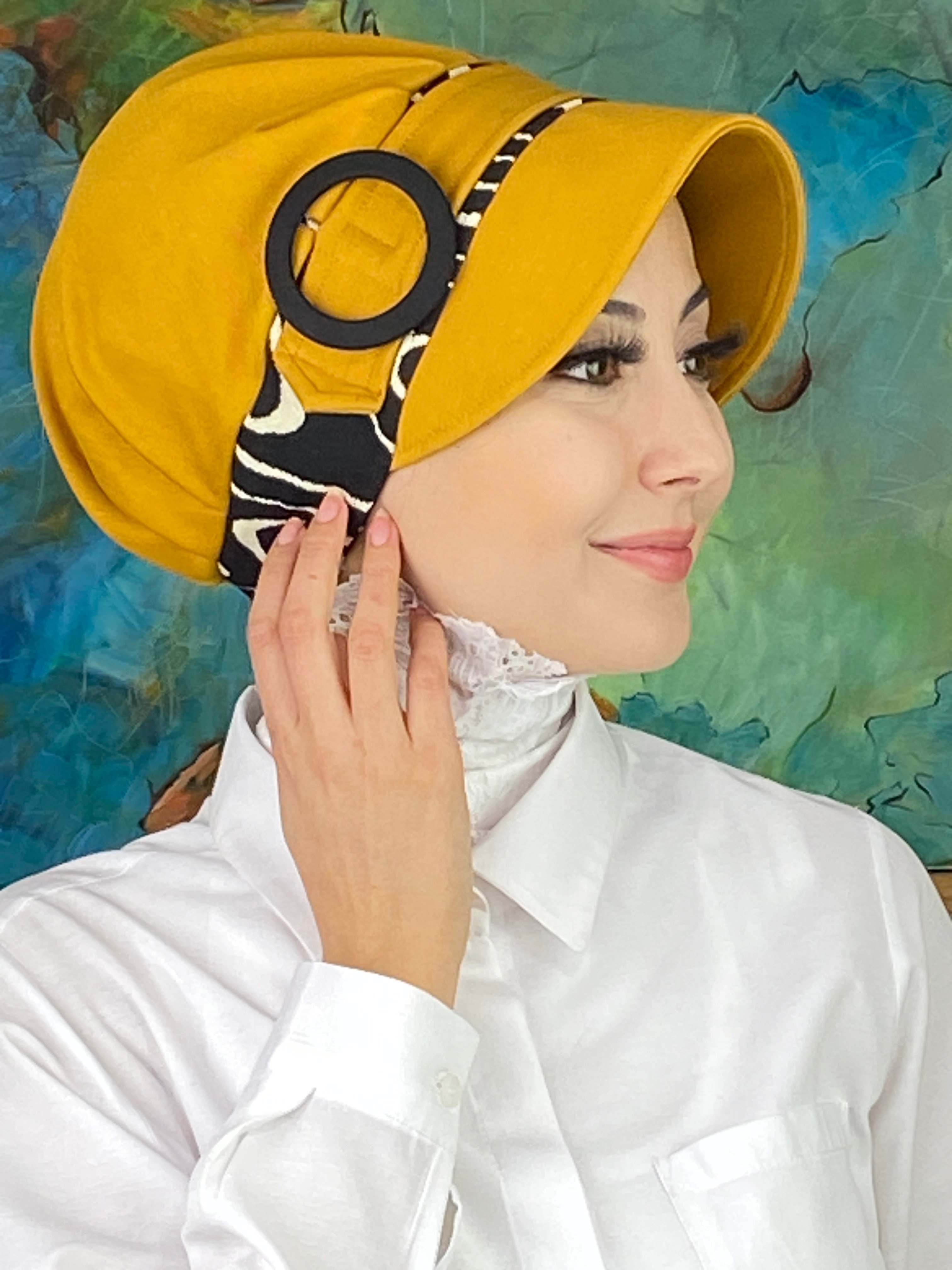 Nazlı Model Tokalı İnce Krem Çizgili  Zebralı Tesettür Şapka