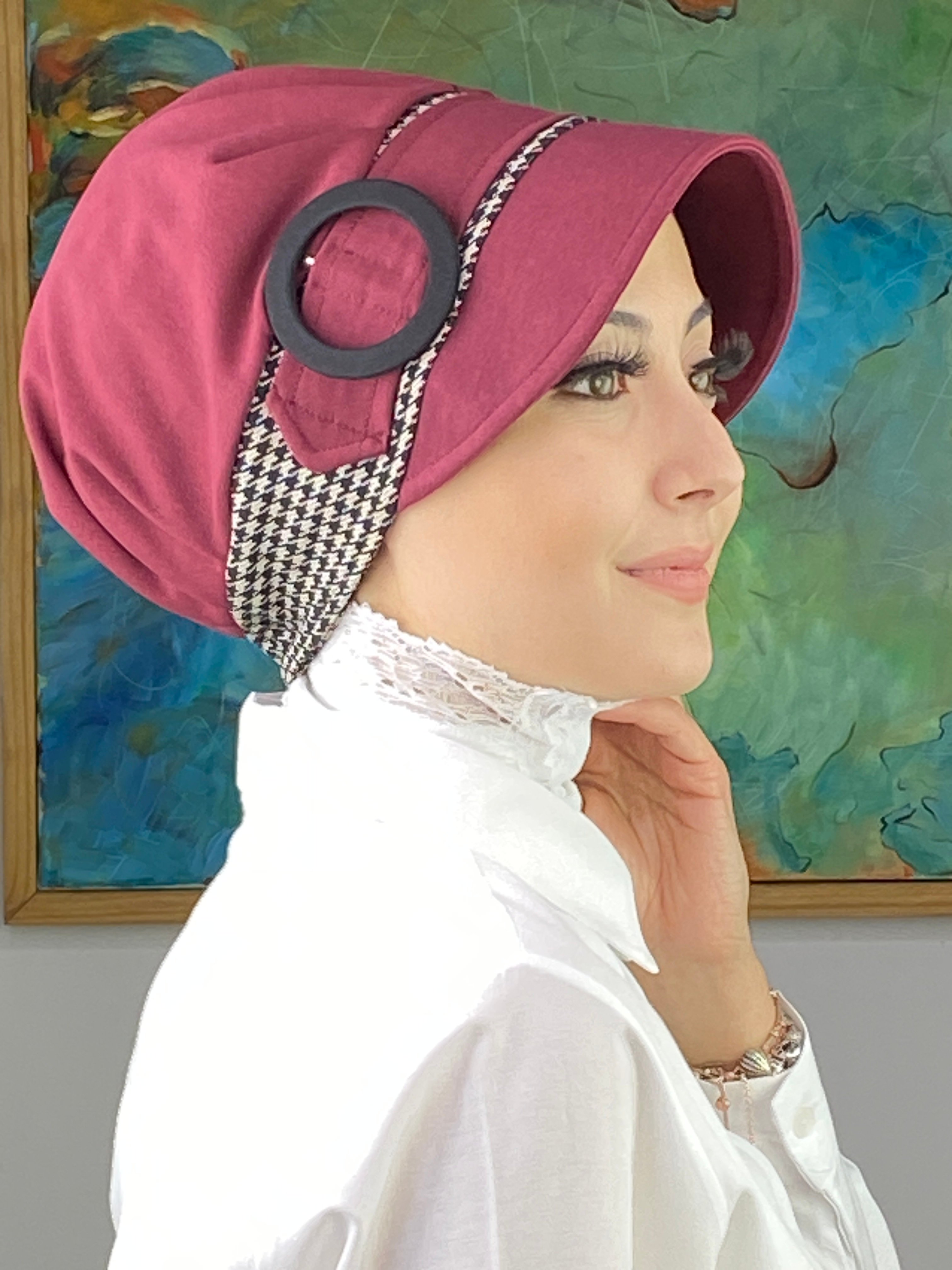 Nazlı Model Tokalı İri Krem Kazayaklı Tesettür Şapka
