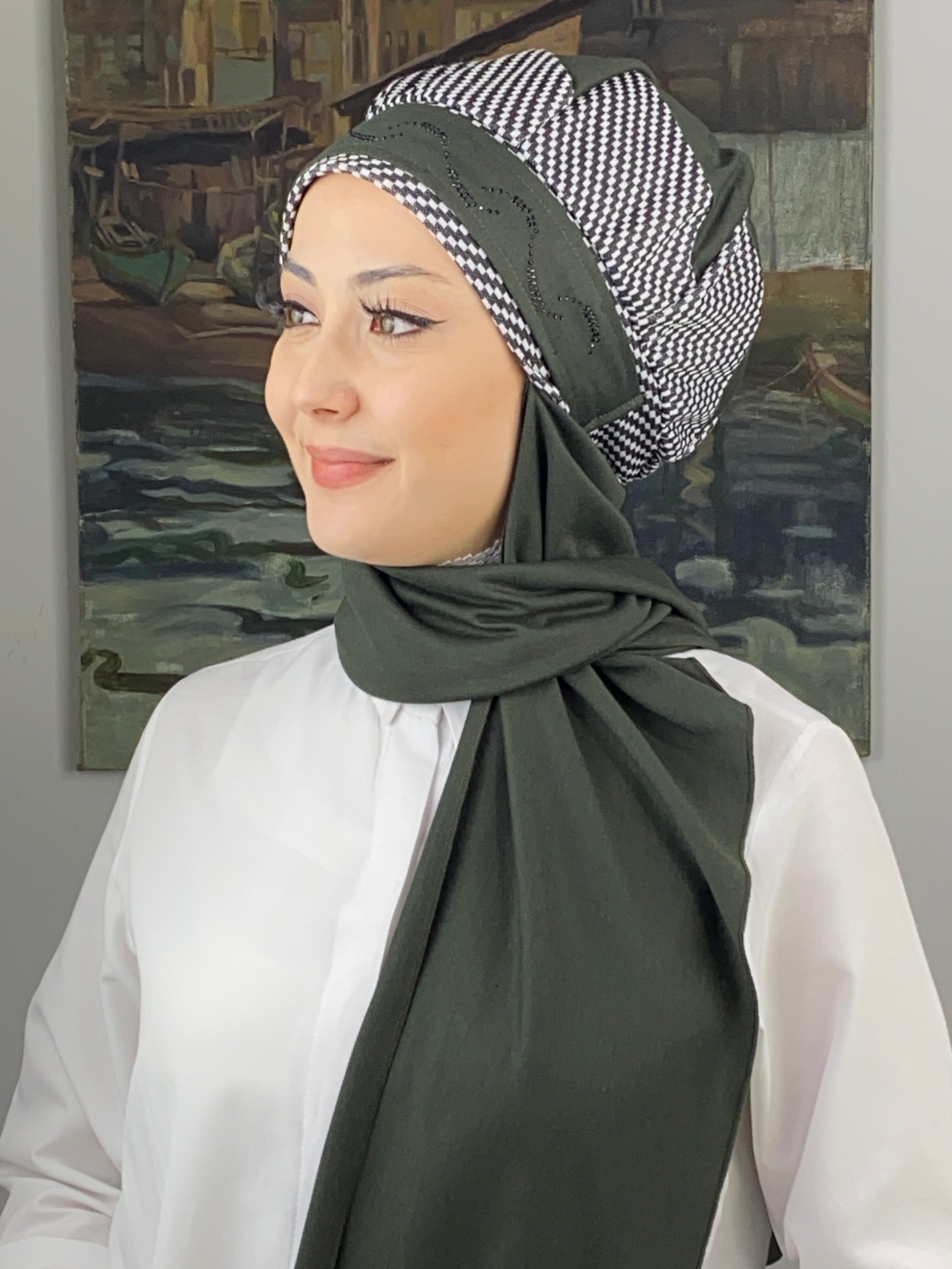 Çarkıfelek Model Taşlı Kemerli Gri Beyaz Zigzag Desen Koyu Neft Yeşil Atkılı Bere