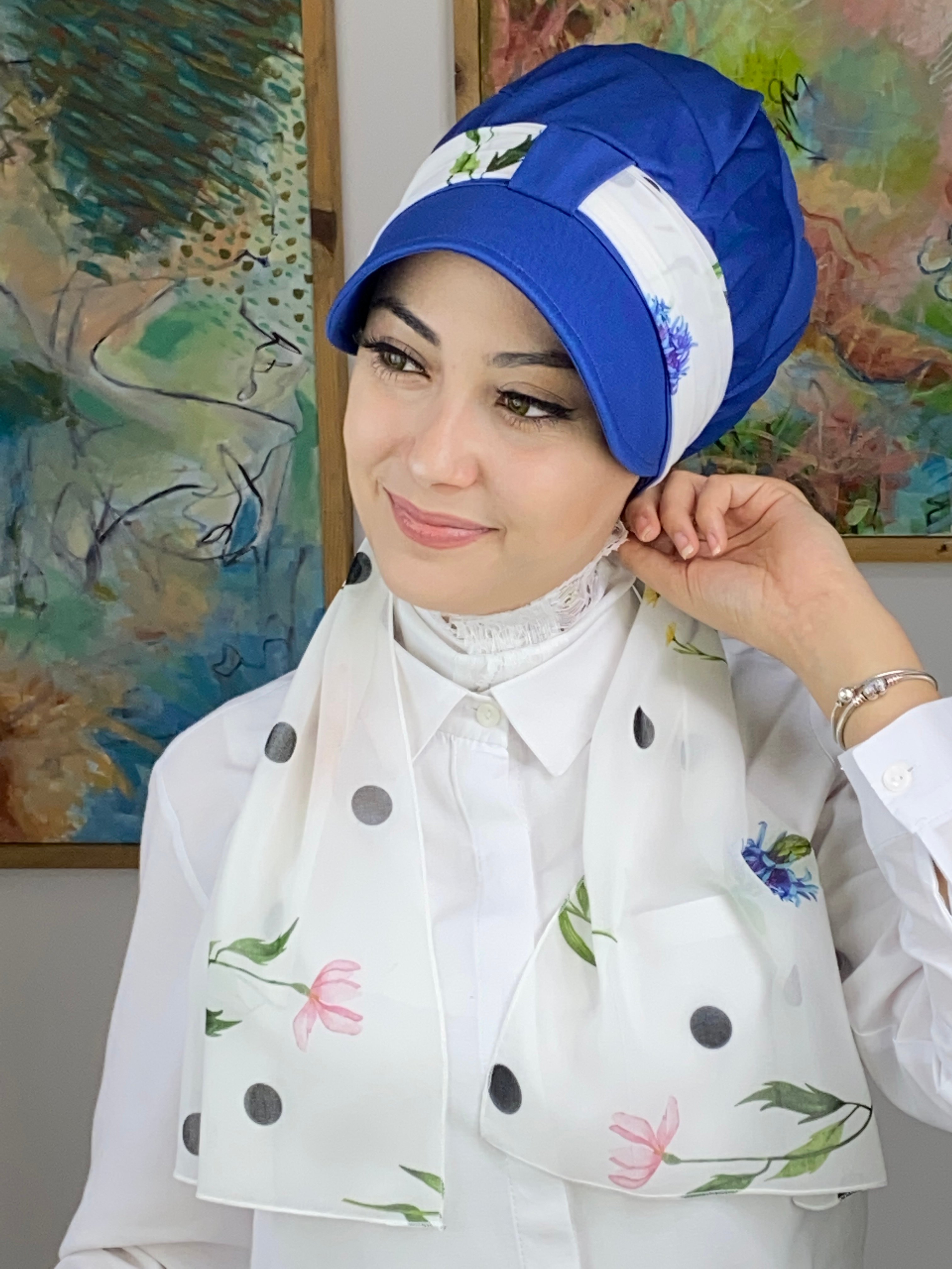 Çiçekli Fularlı Saks Mavisi Tek Biritli Şapka