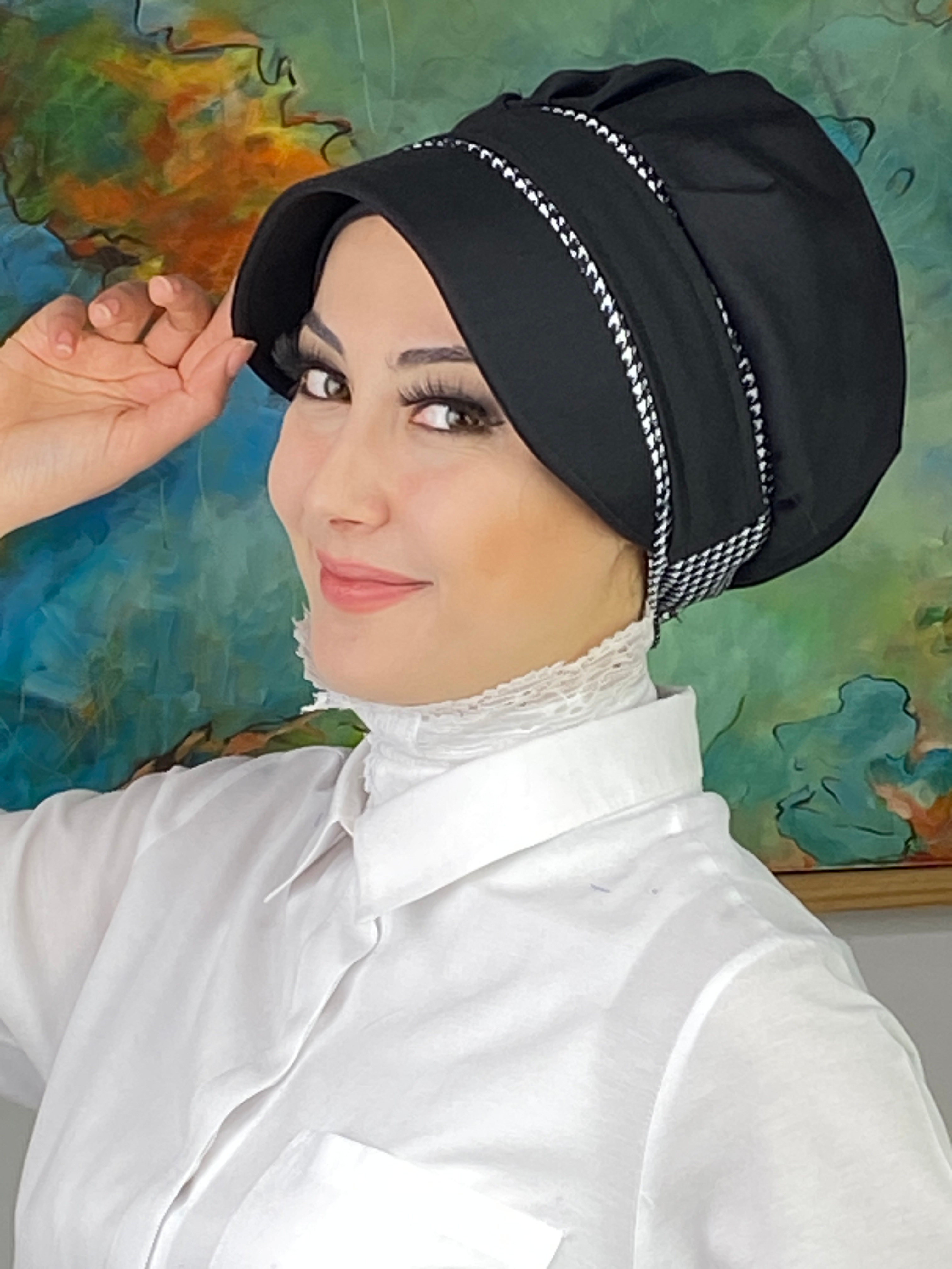 Nazlı Model Tokalı  İri Siyah&Beyaz Kazayaklı Tesettür Şapka