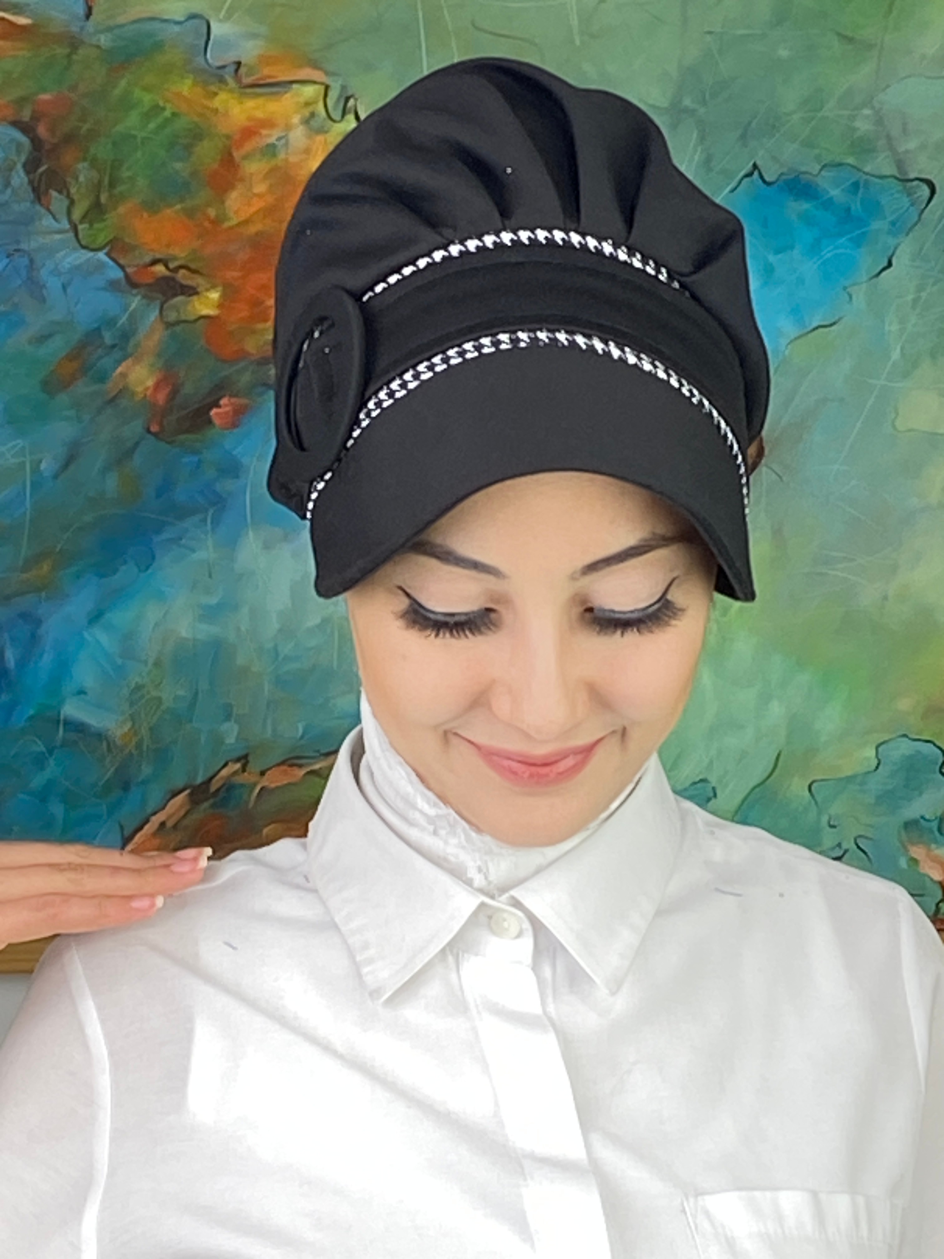 Nazlı Model Tokalı  İri Siyah&Beyaz Kazayaklı Tesettür Şapka