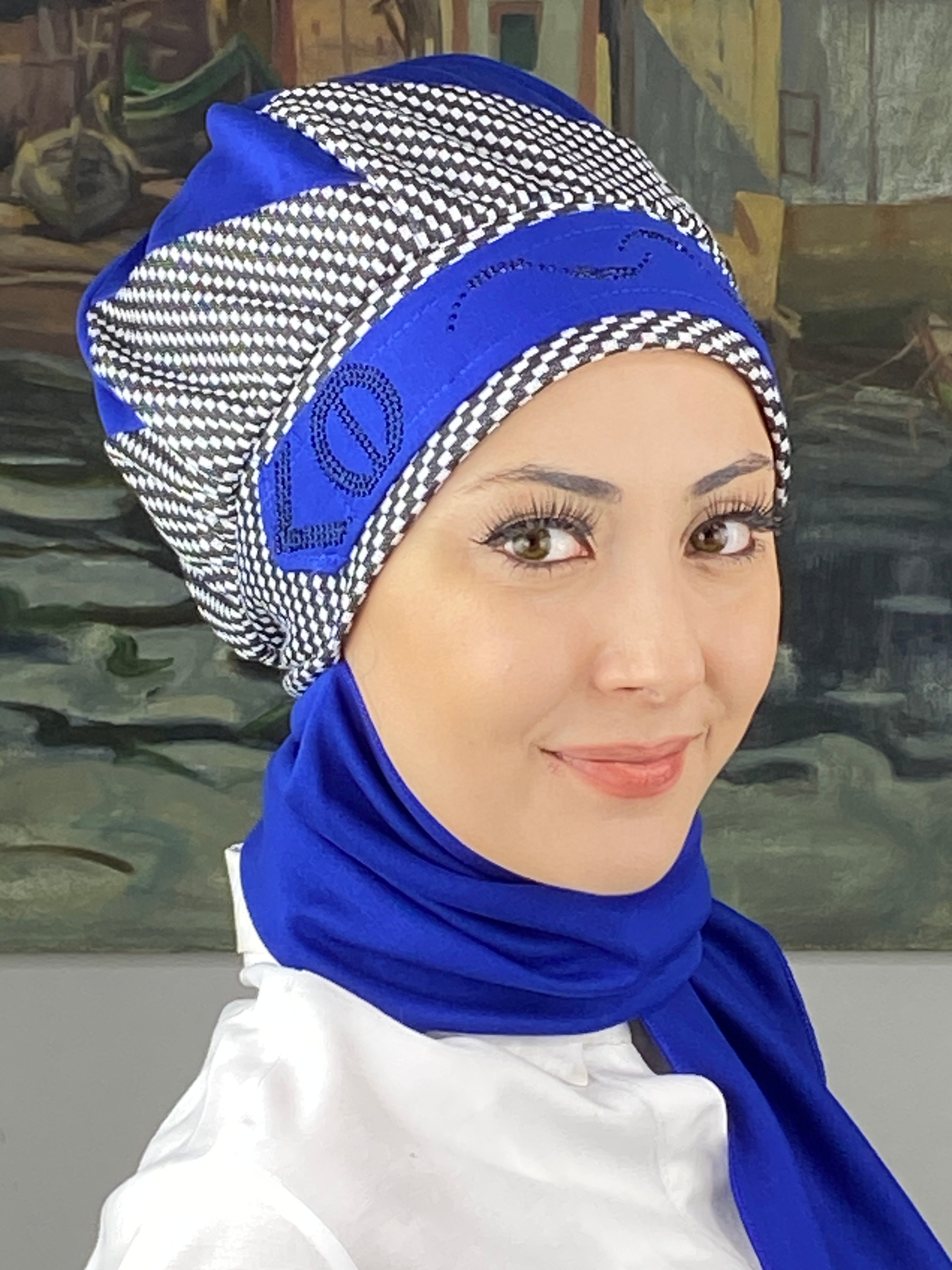 Çarkıfelek Model Taşlı Kemerli Gri Beyaz Zigzag Desen Saks Mavi Atkılı Bere