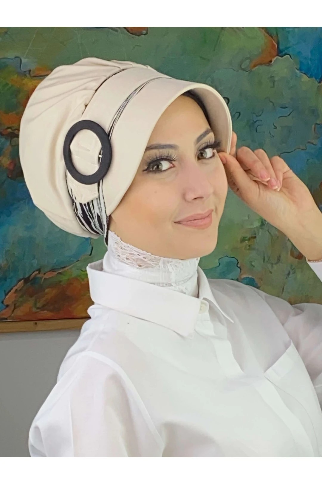 Nazlı Model Tokalı  İnce Çizgili Tesettür Şapka