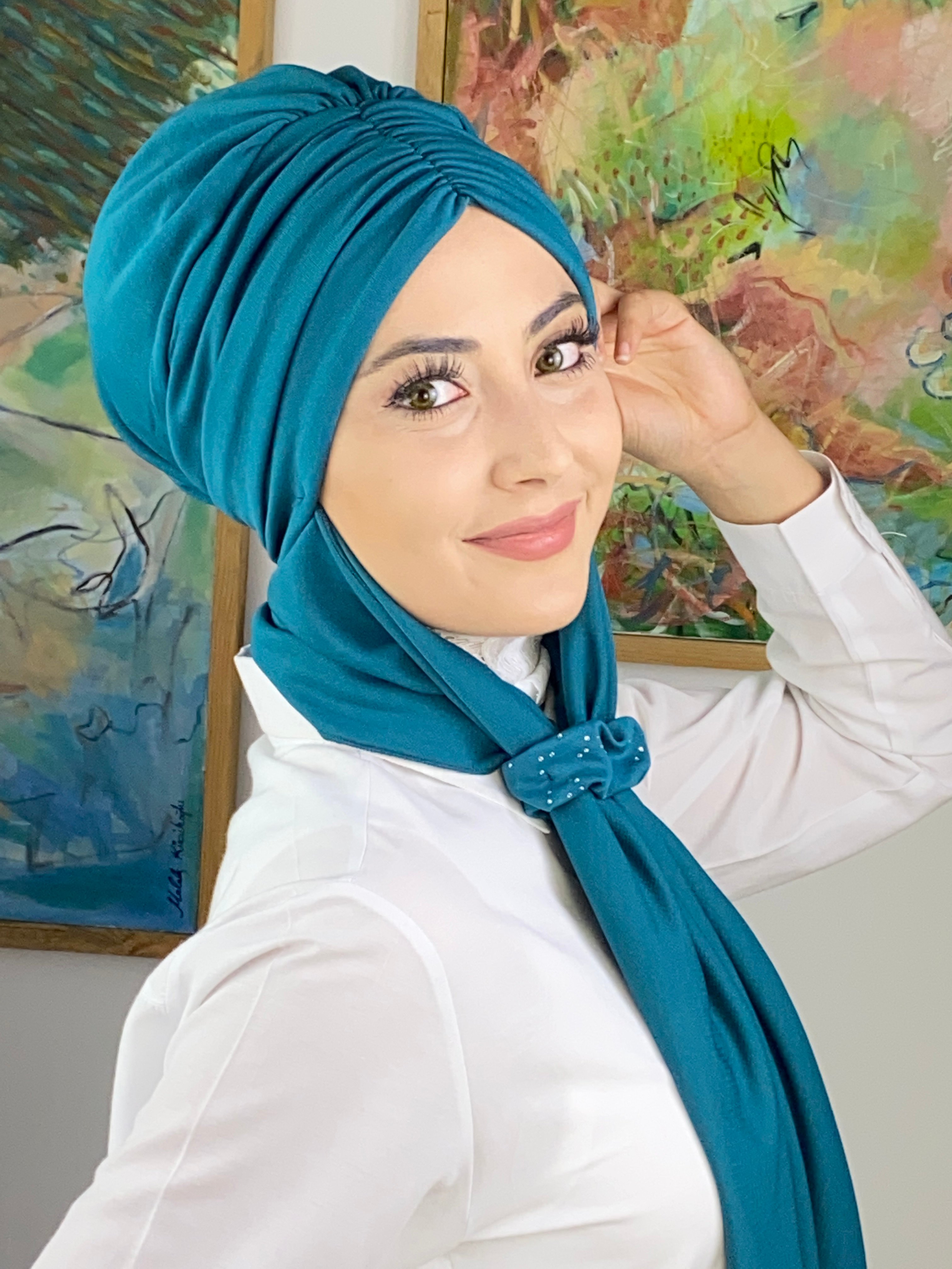 Büzgülü Taşlı Tokalı Atkılı Bone