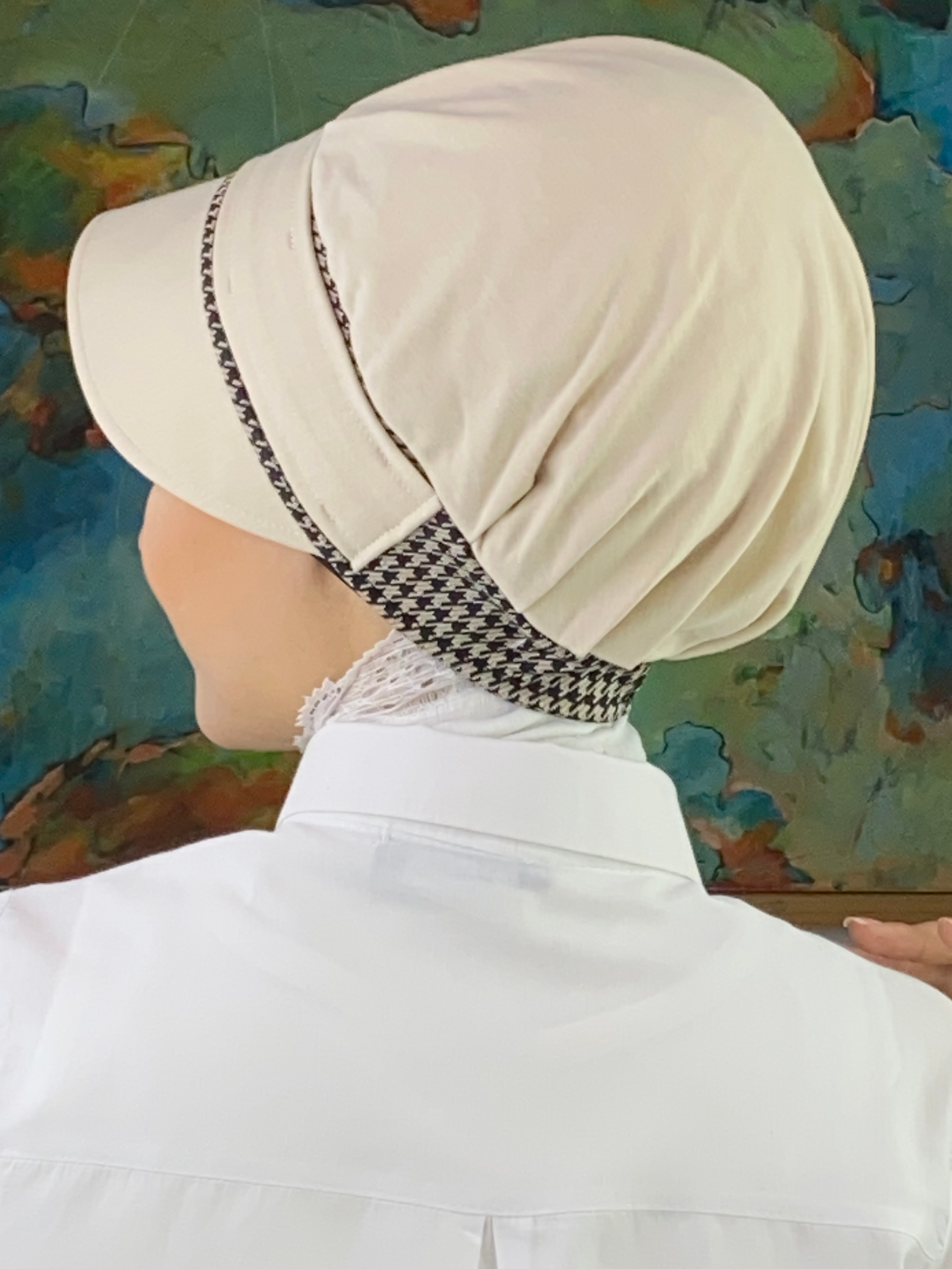 Nazlı Model Tokalı Krem Kazayaklı Tesettür Şapka