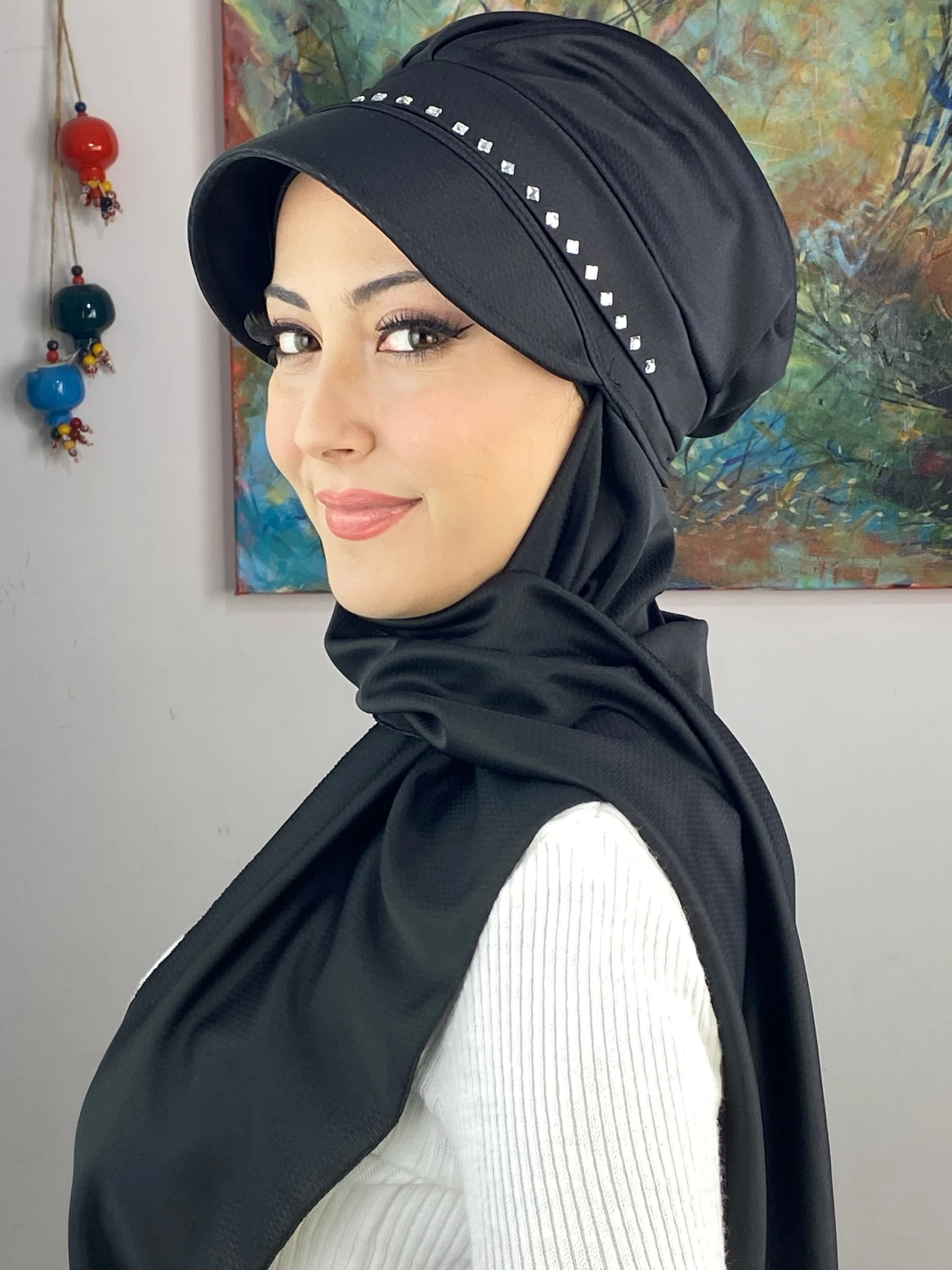 KARE TAŞ DETAYLI ŞAPKA 