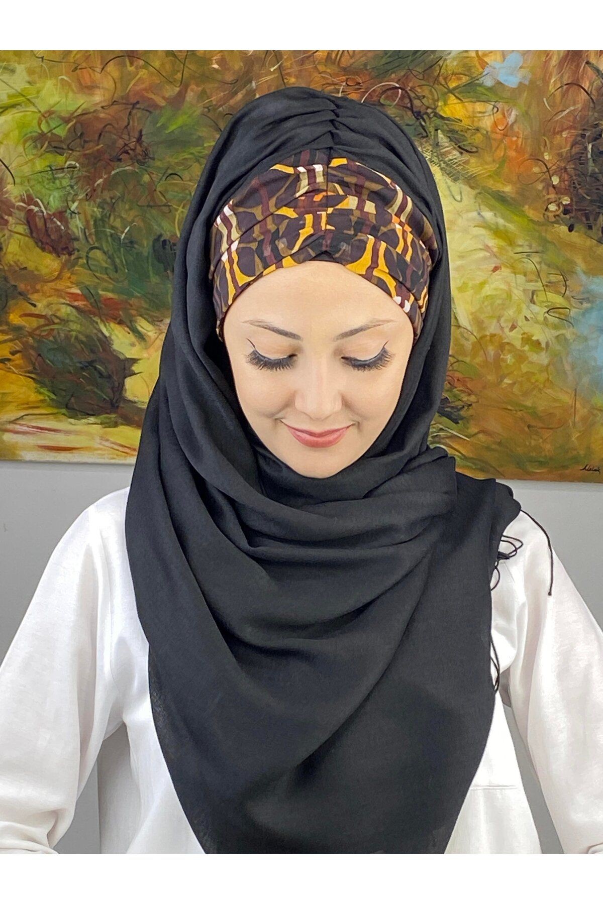 Geometrik Desenli Siyah Büzgülü Hazır Şal